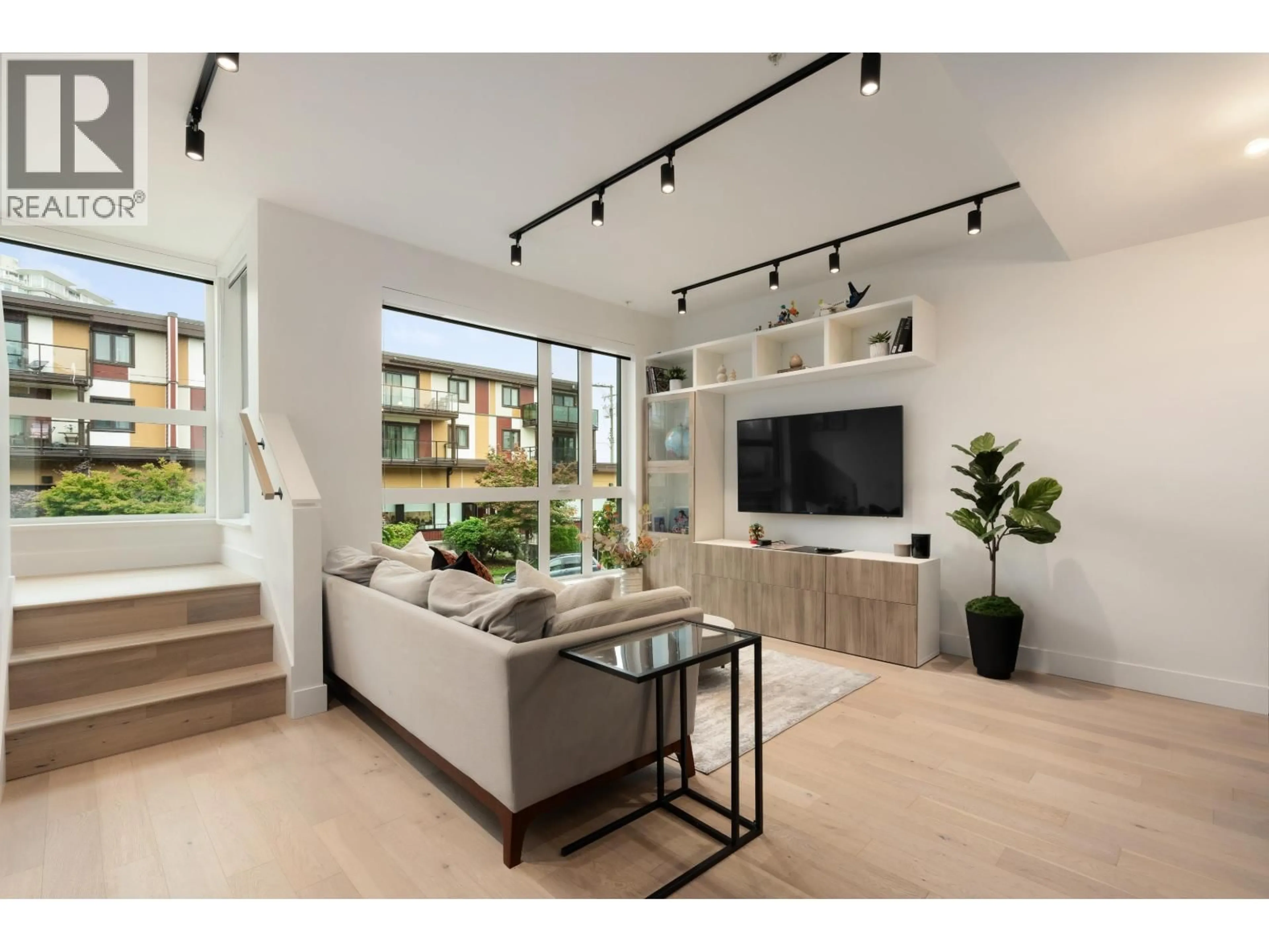 Living room with furniture, unknown for 3984 DUMFRIES STREET, Vancouver British Columbia V5N0J1