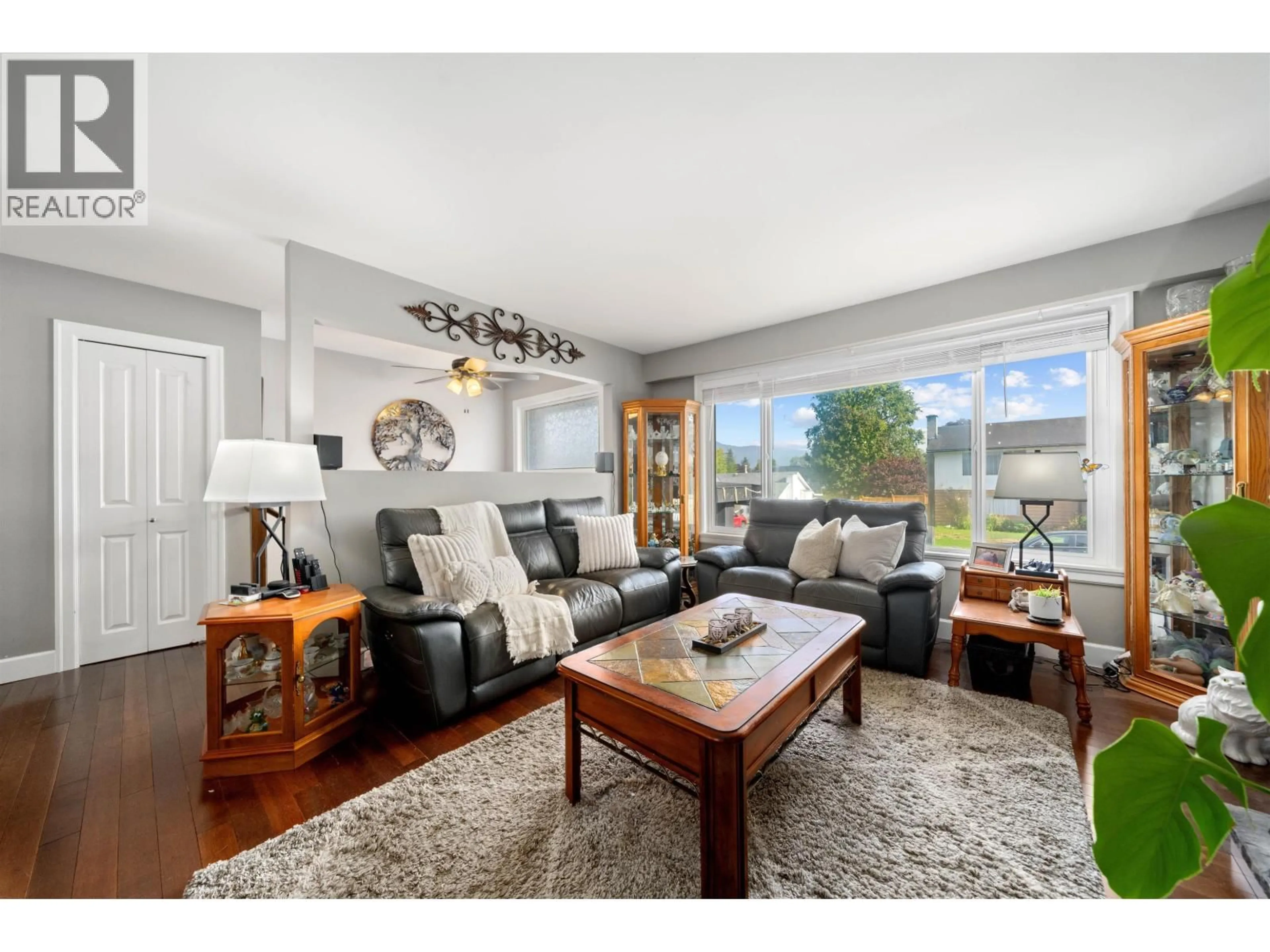 Living room with furniture, wood/laminate floor for 12347 GREENWELL STREET, Maple Ridge British Columbia V2X7J1