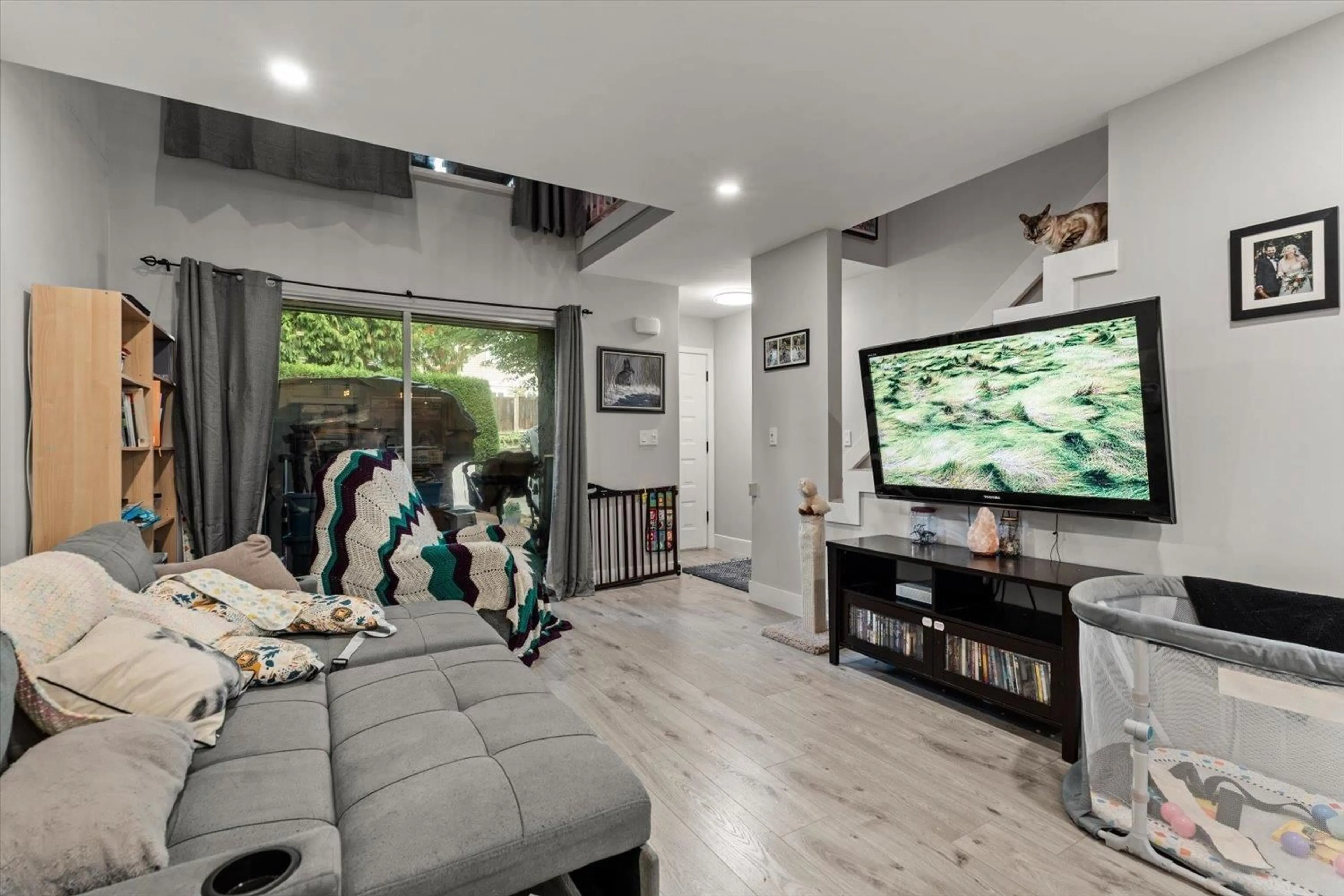 Home theater for 915 - 34909 OLD YALE ROAD, Abbotsford British Columbia V3G2E7