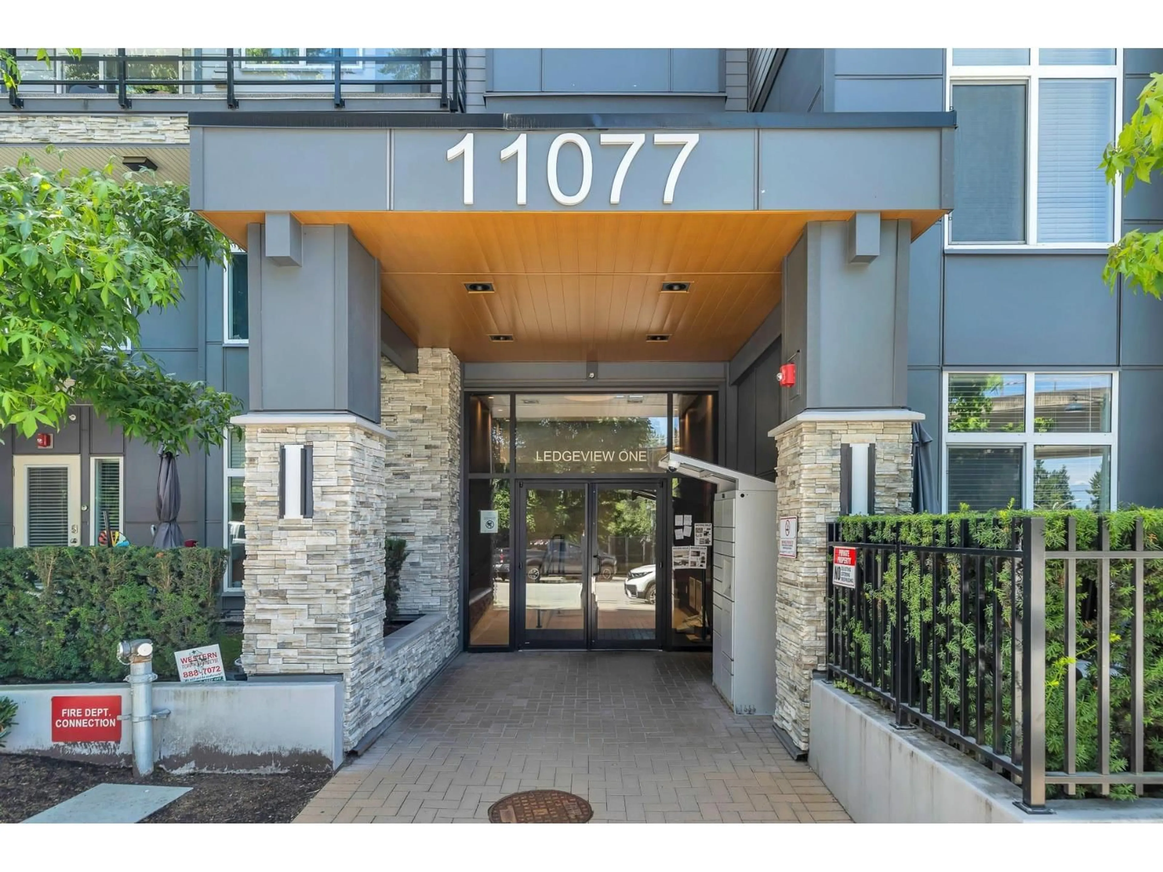 Indoor entryway for 205 - 11077 RAVINE ROAD, Surrey British Columbia V3T3X5