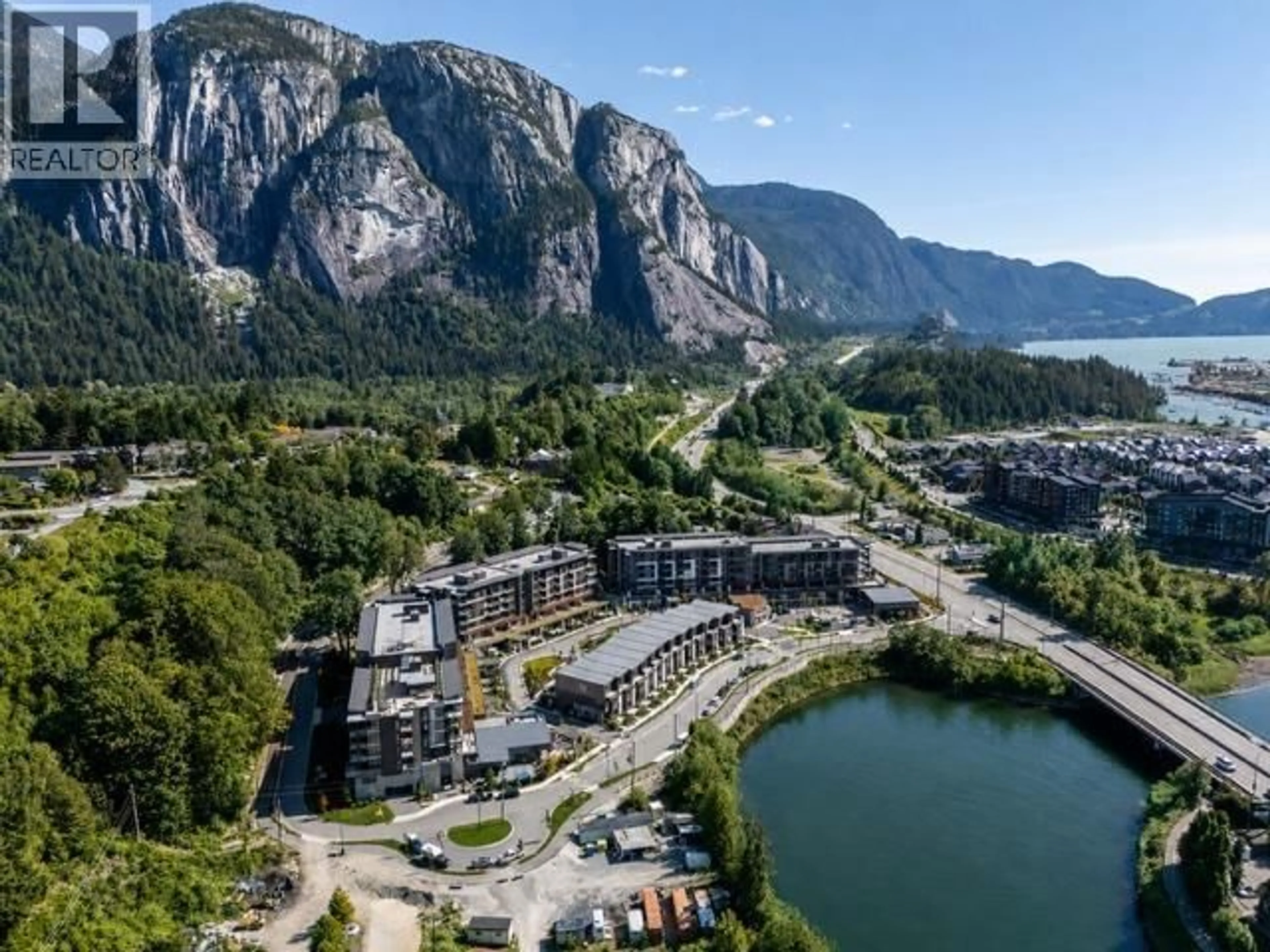 A pic from outside/outdoor area/front of a property/back of a property/a pic from drone, mountain view for 517 - 1500 SCOTT CRESCENT, Squamish British Columbia V8B1G5