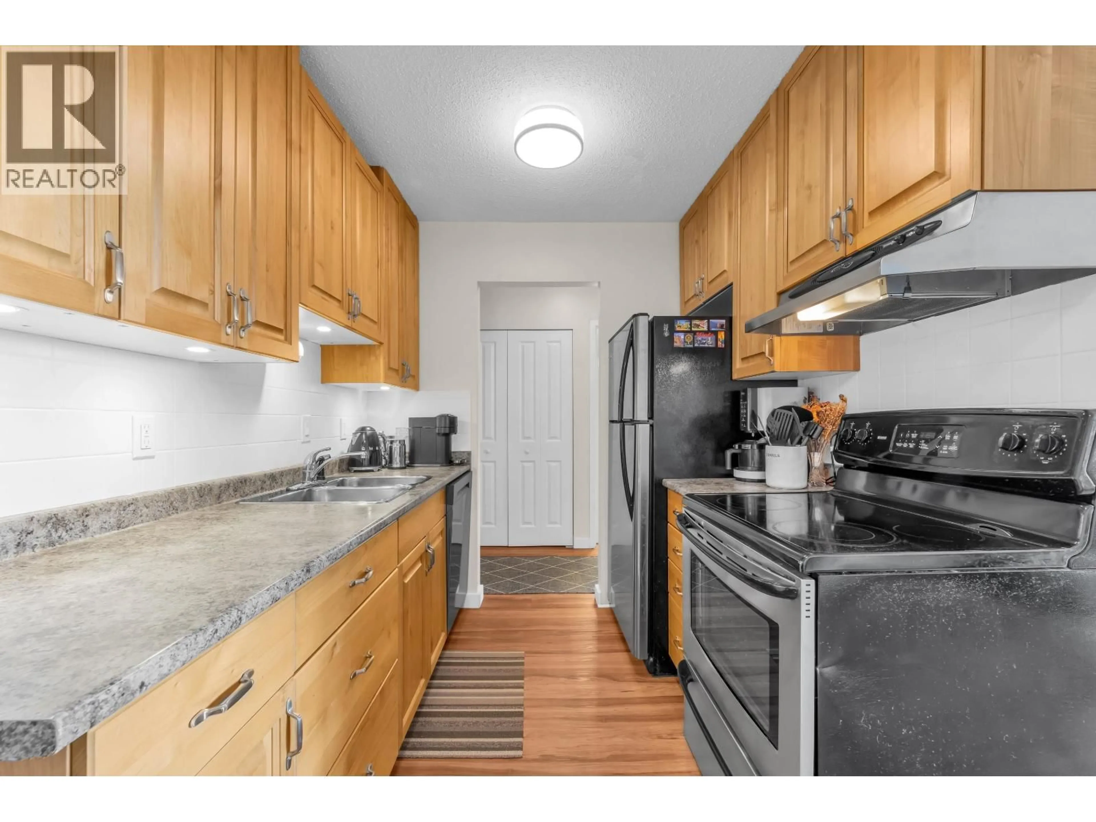 Standard kitchen, unknown for 205 - 252 2ND STREET, North Vancouver British Columbia V7M1C8