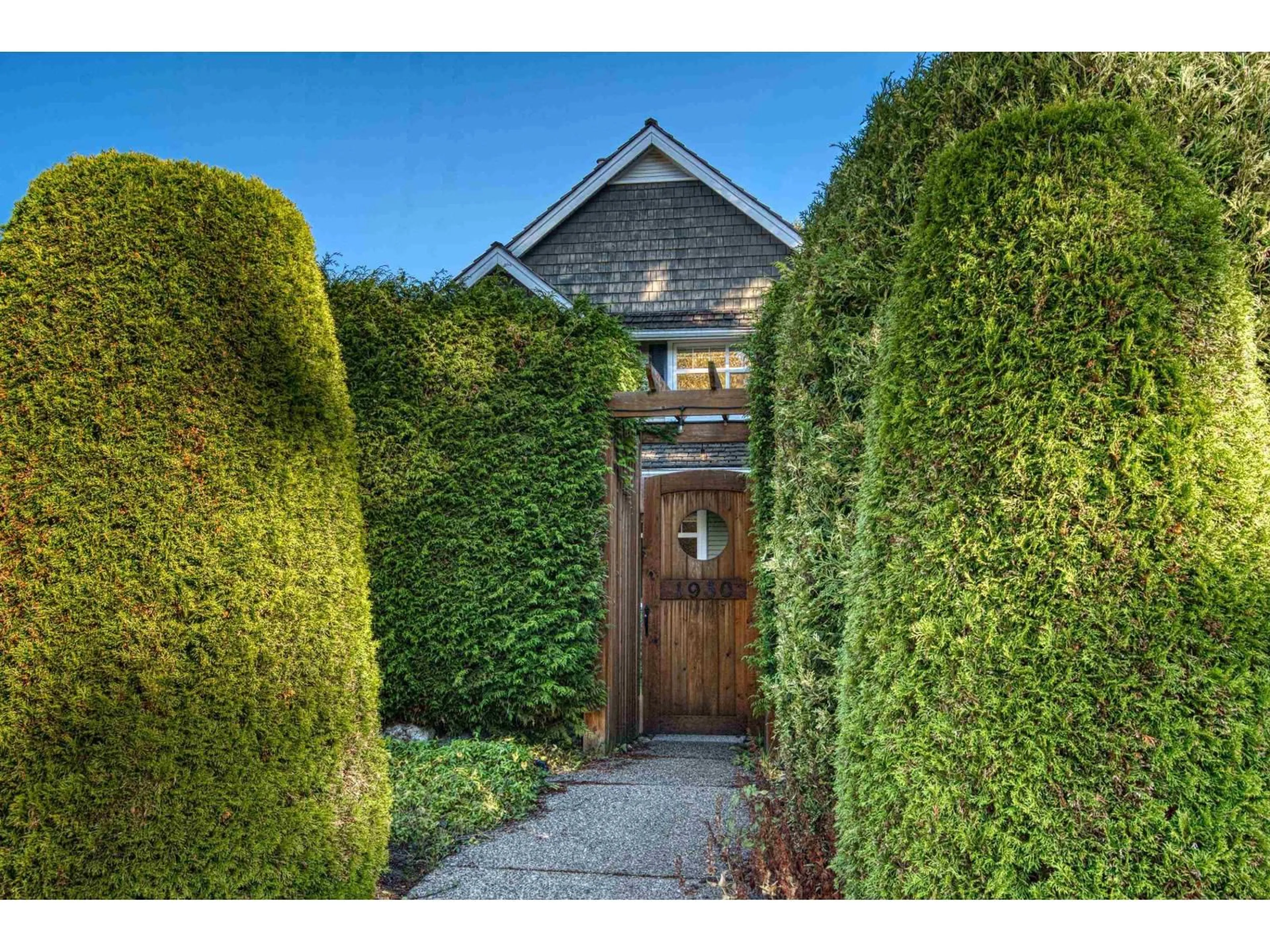 Indoor entryway for 1930 140 STREET, Surrey British Columbia V4A4H3