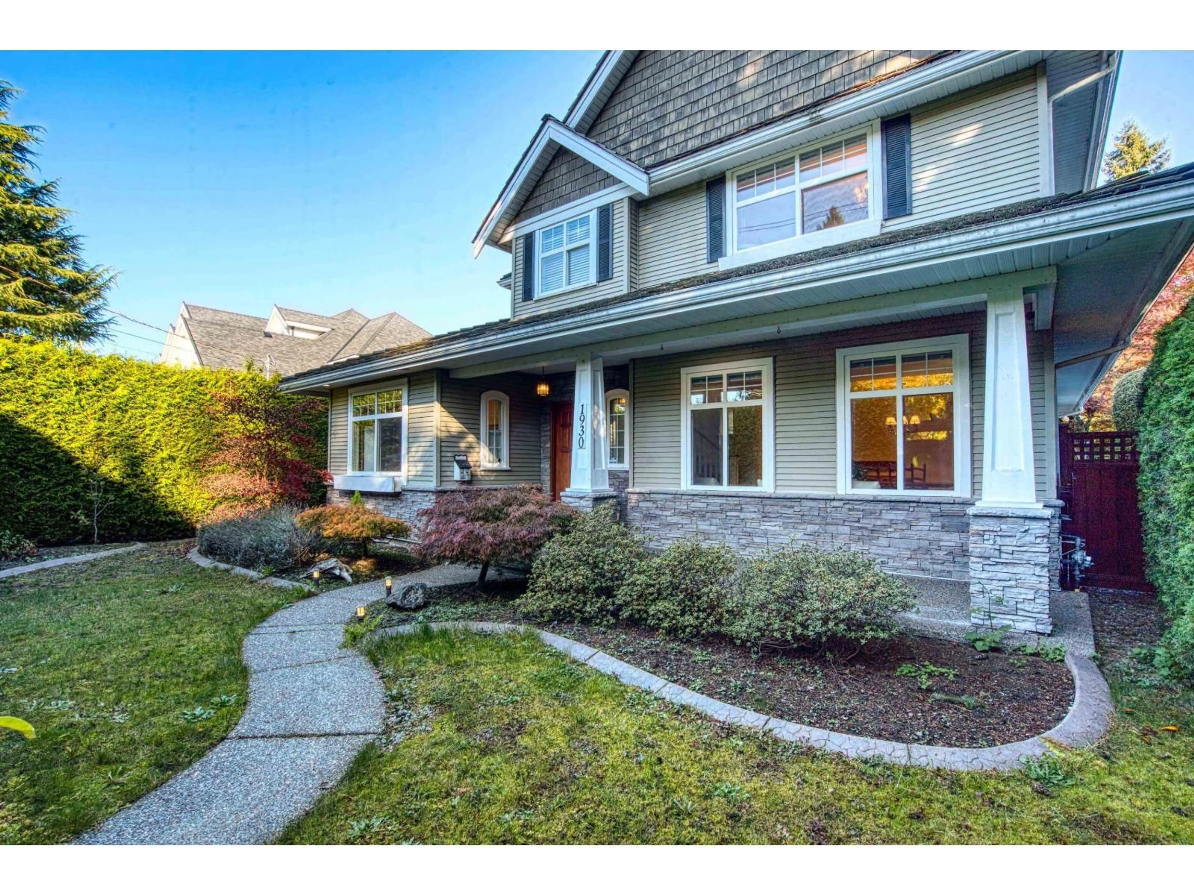 Home with brick exterior material, street for 1930 140 STREET, Surrey British Columbia V4A4H3
