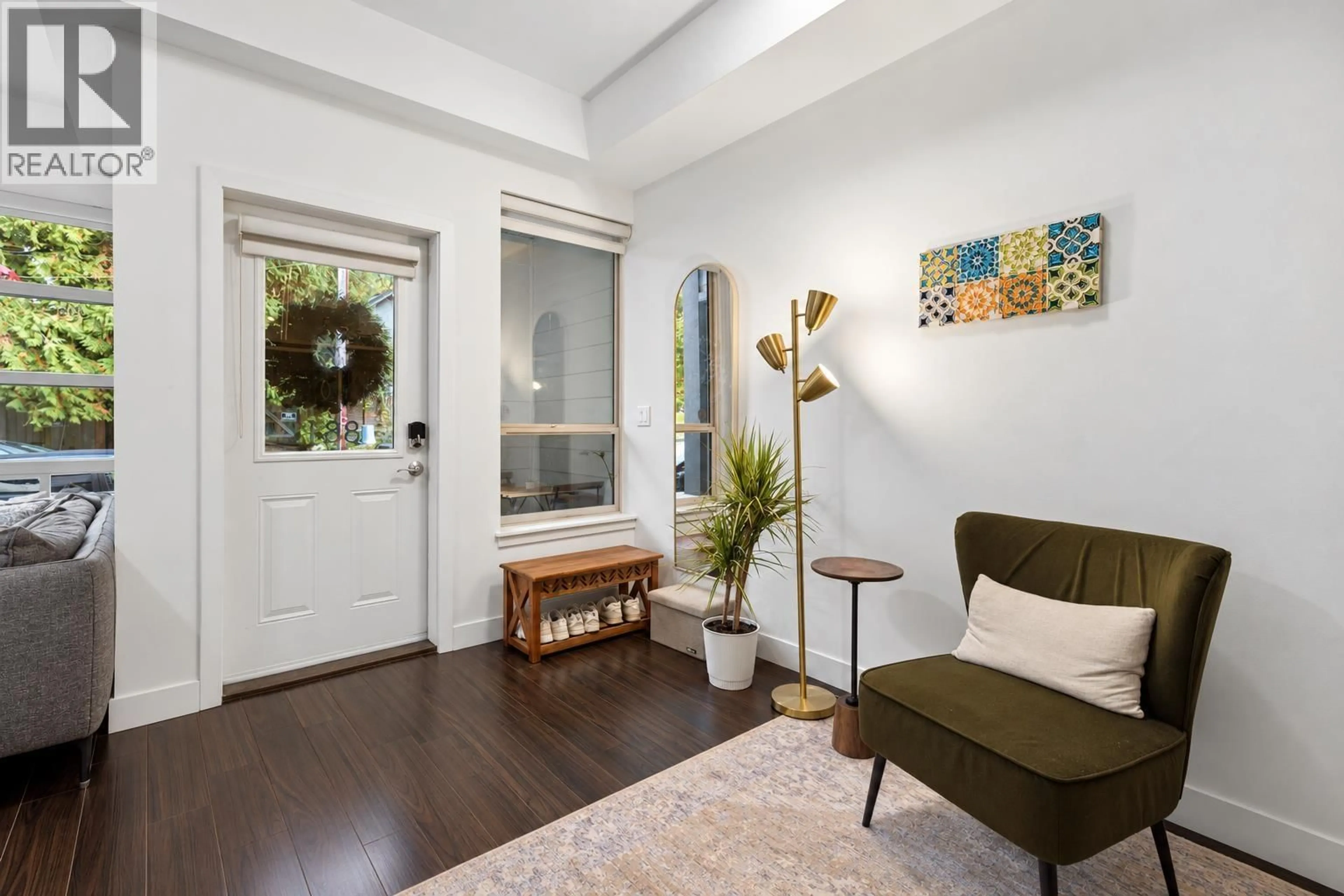 Indoor entryway for 881 SALSBURY DRIVE, Vancouver British Columbia V5L4A3