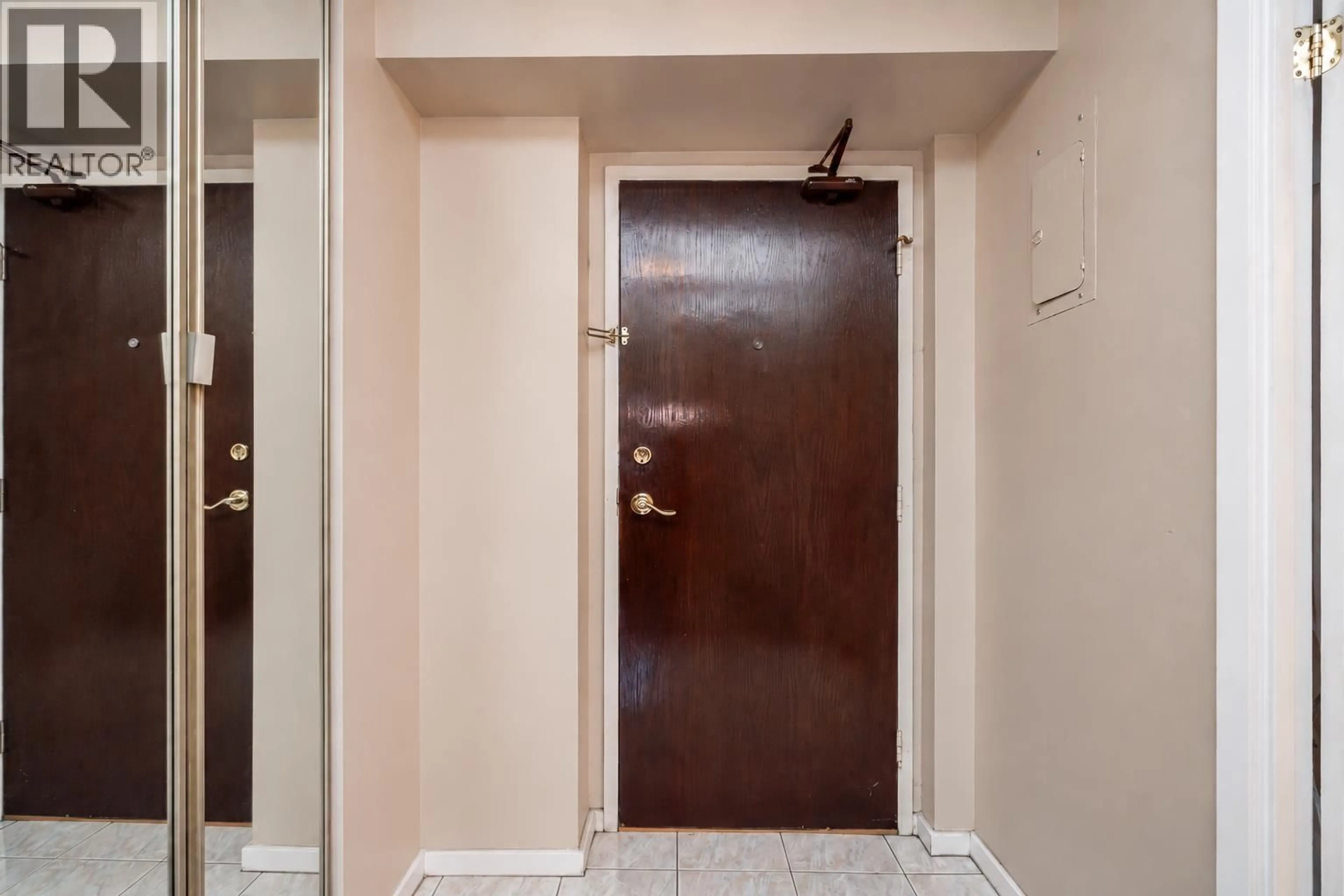 Indoor entryway for 2503 - 3737 BARTLETT COURT, Burnaby British Columbia V3J7E3