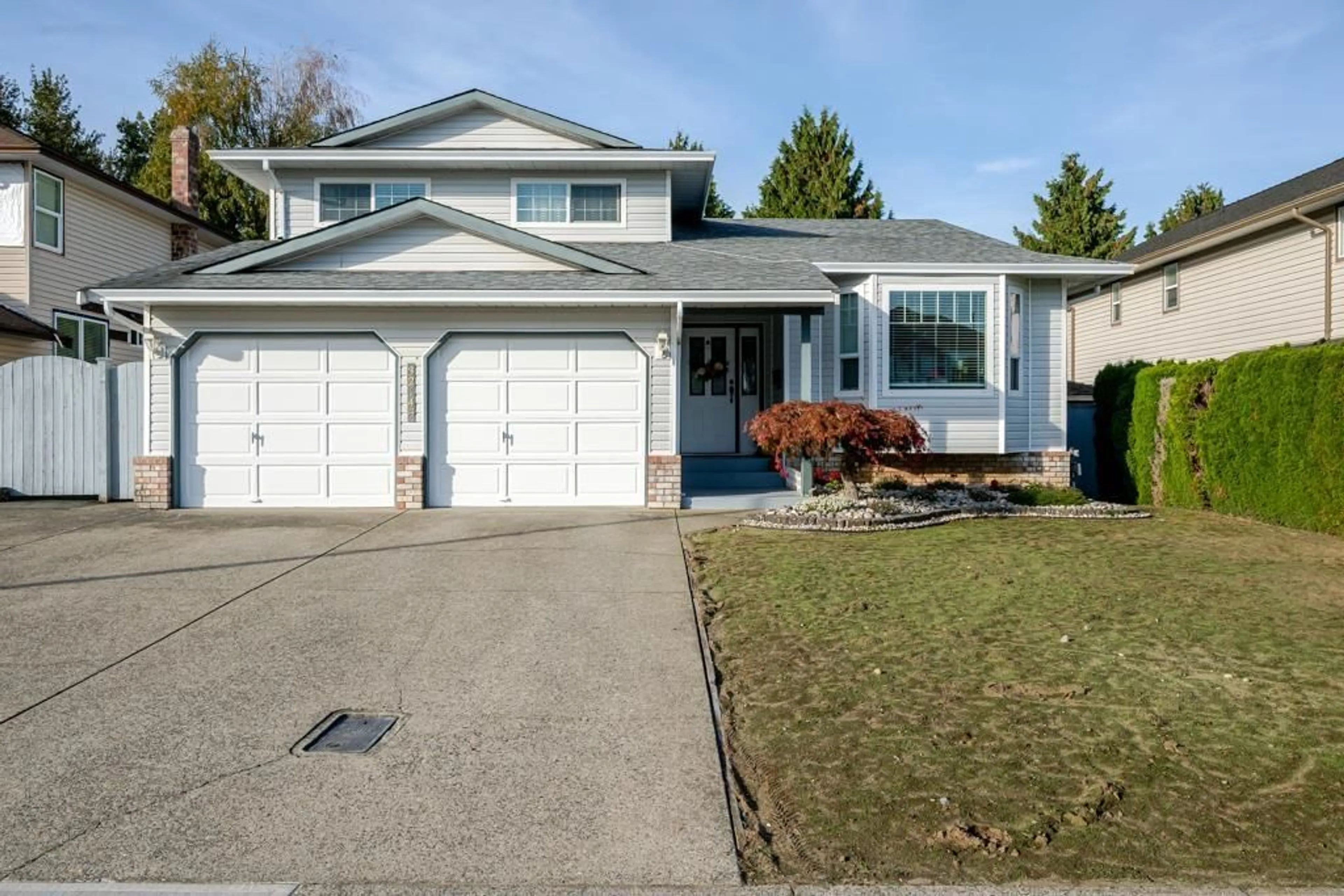 Home with vinyl exterior material, street for 32145 CLINTON AVENUE, Abbotsford British Columbia V2T5B5