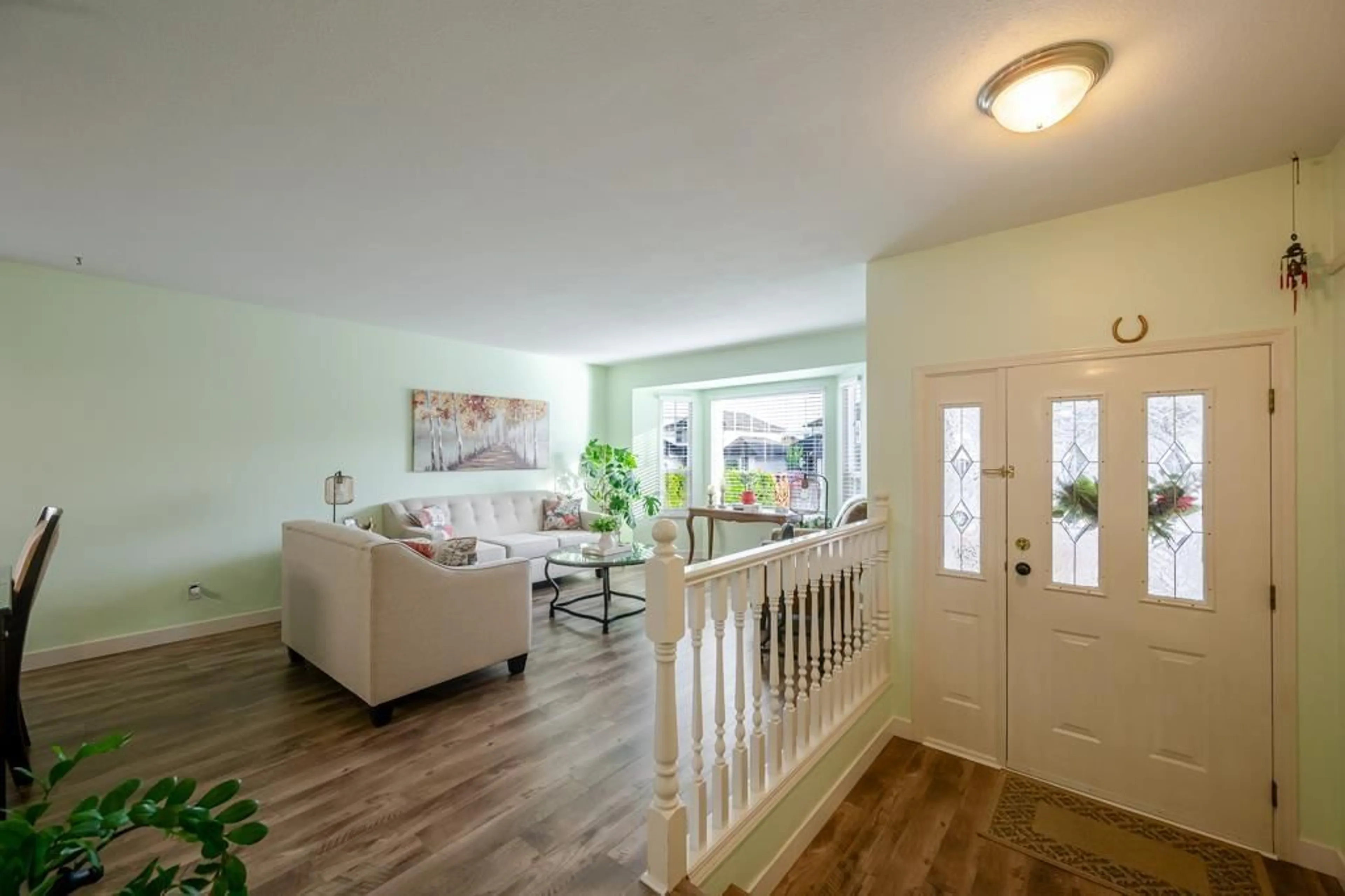 Indoor entryway for 32145 CLINTON AVENUE, Abbotsford British Columbia V2T5B5
