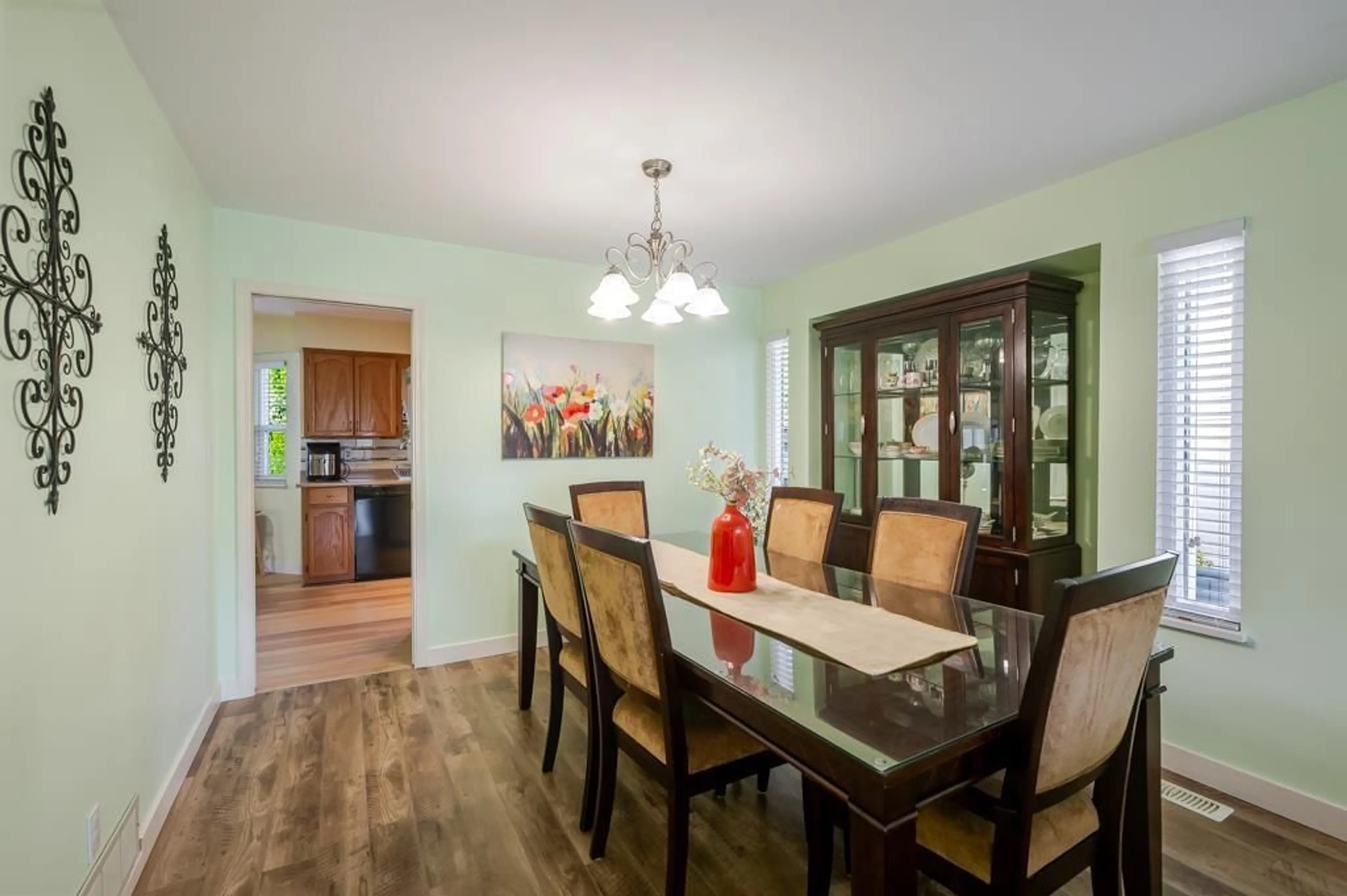 Dining room, wood/laminate floor for 32145 CLINTON AVENUE, Abbotsford British Columbia V2T5B5