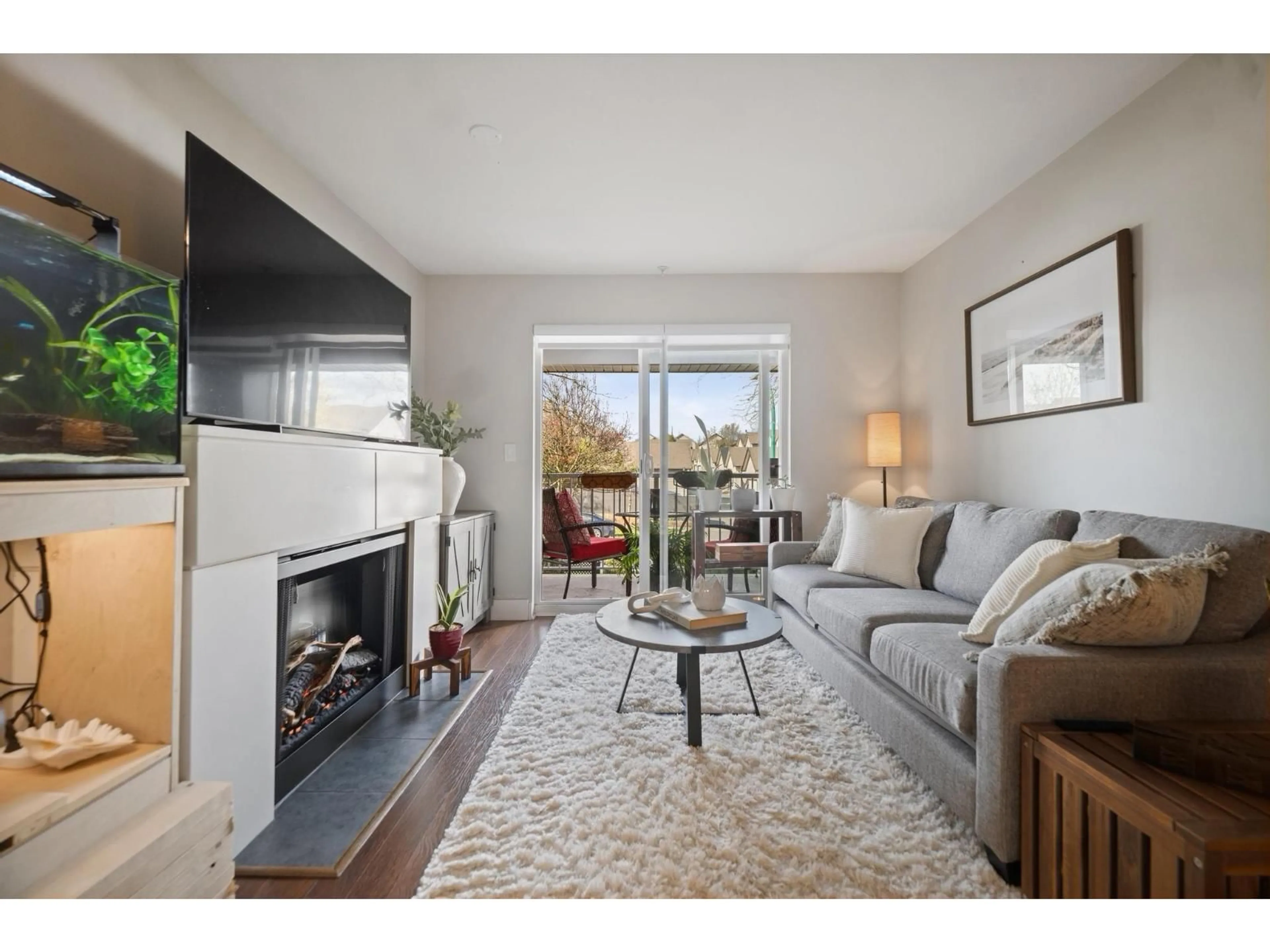 Living room with furniture, unknown for 210 - 19320 65 AVENUE, Surrey British Columbia V4N0A3