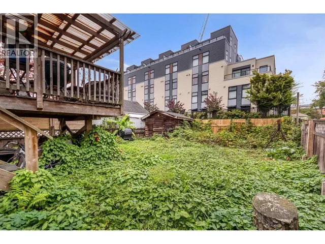 1536 BOND STREET, North Vancouver 3