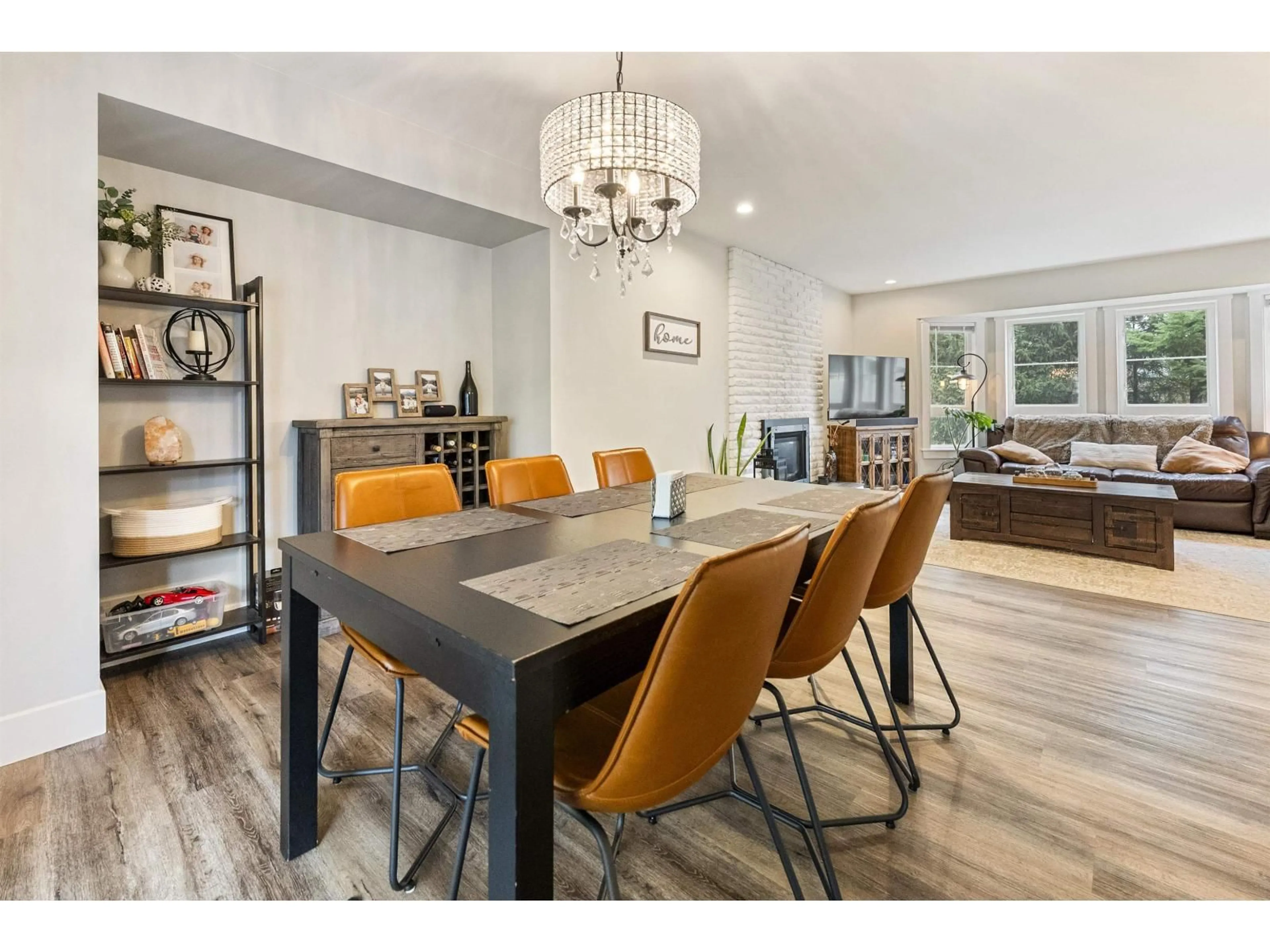 Open concept kitchen, wood/laminate floor for 24466 56 AVENUE, Langley British Columbia V2Z1E9