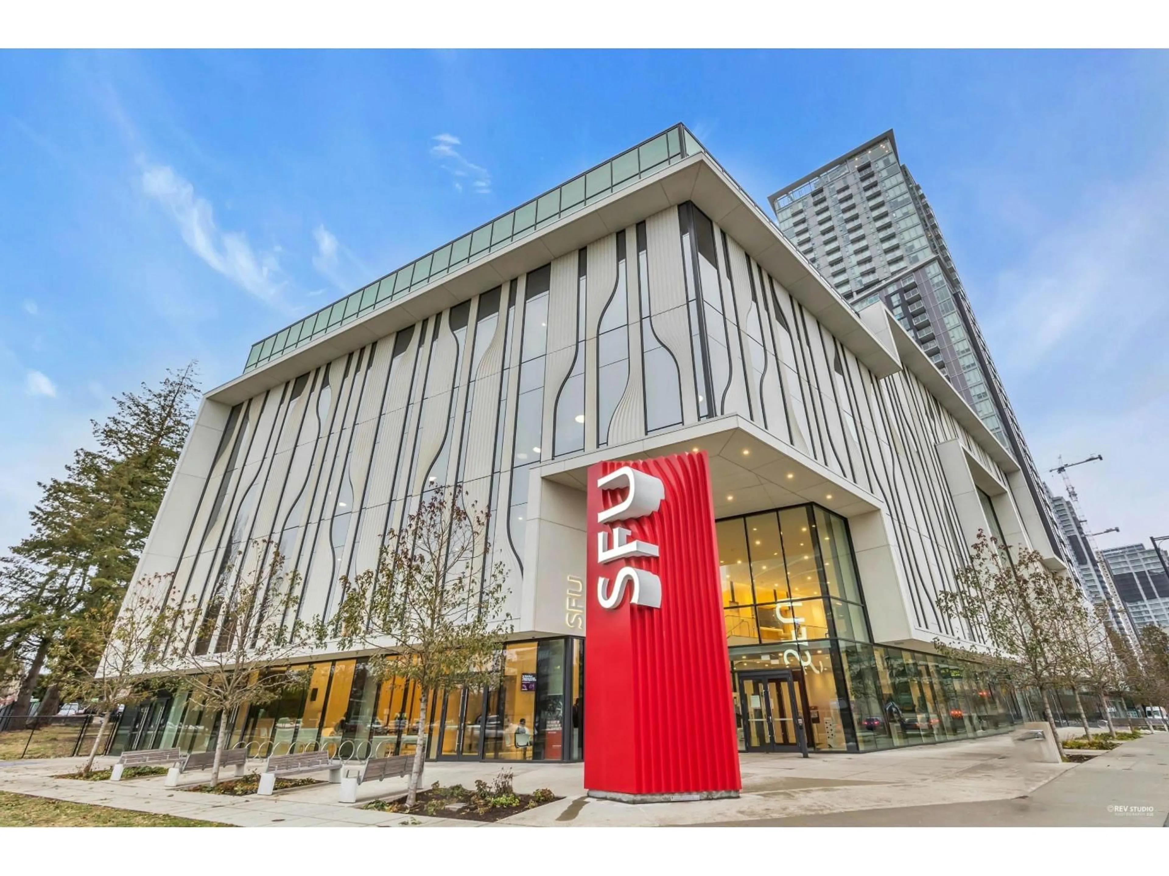 Indoor foyer for 806 - 13438 CENTRAL AVENUE, Surrey British Columbia V3T0N2
