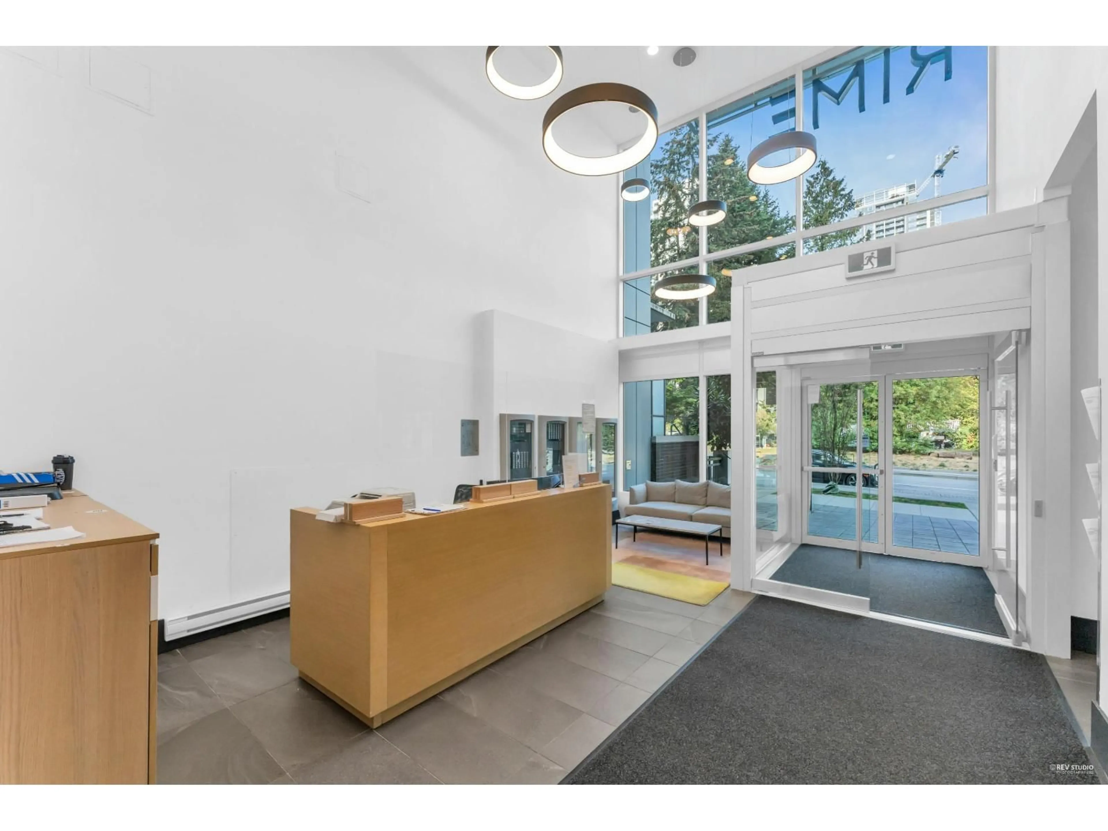 Indoor foyer for 806 - 13438 CENTRAL AVENUE, Surrey British Columbia V3T0N2