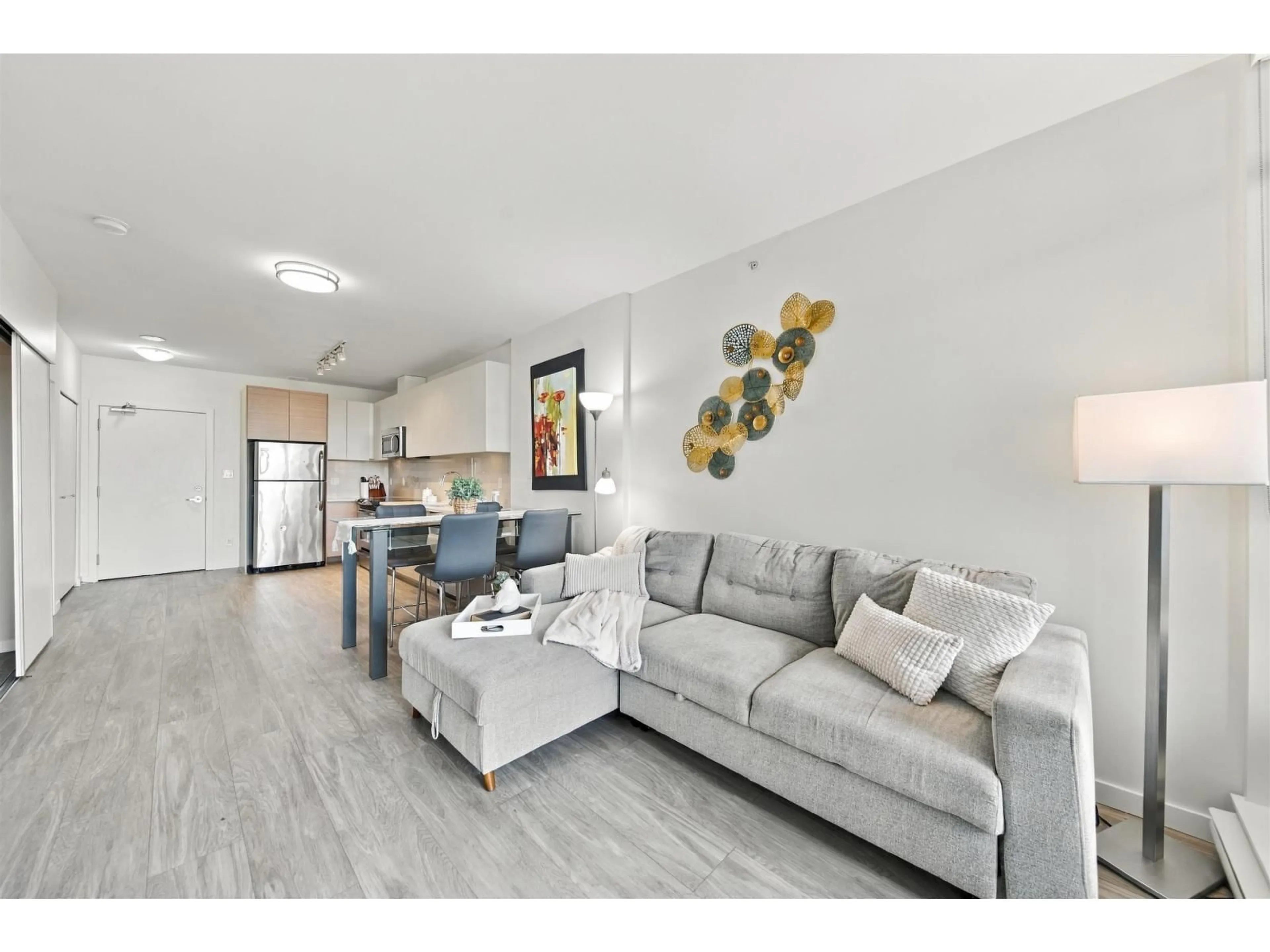 Living room with furniture, unknown for 304 - 13303 CENTRAL AVENUE, Surrey British Columbia V3T0K6