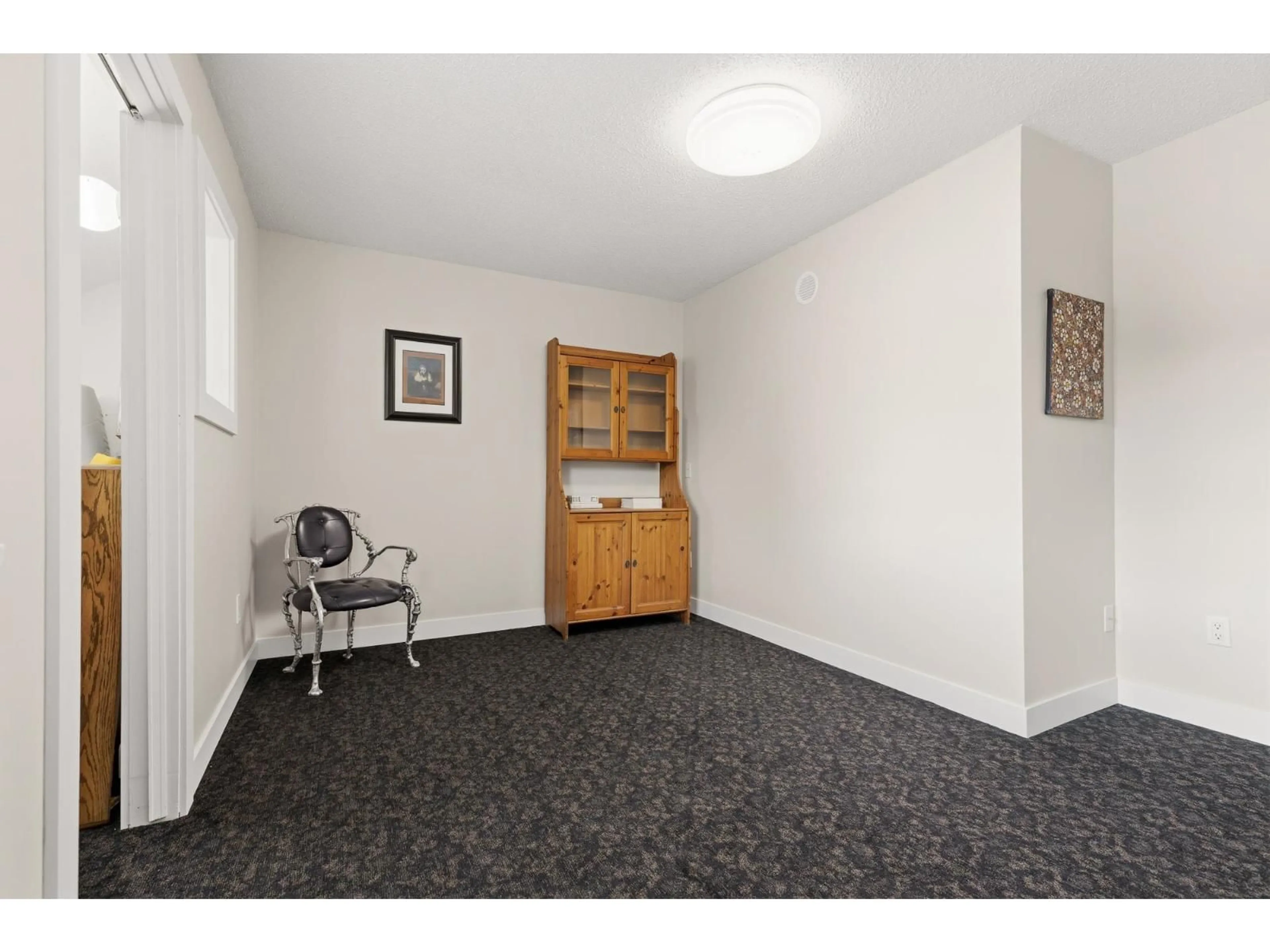 Indoor foyer for 6 - 45915 CHEAM AVENUE, Chilliwack British Columbia V2P1N7