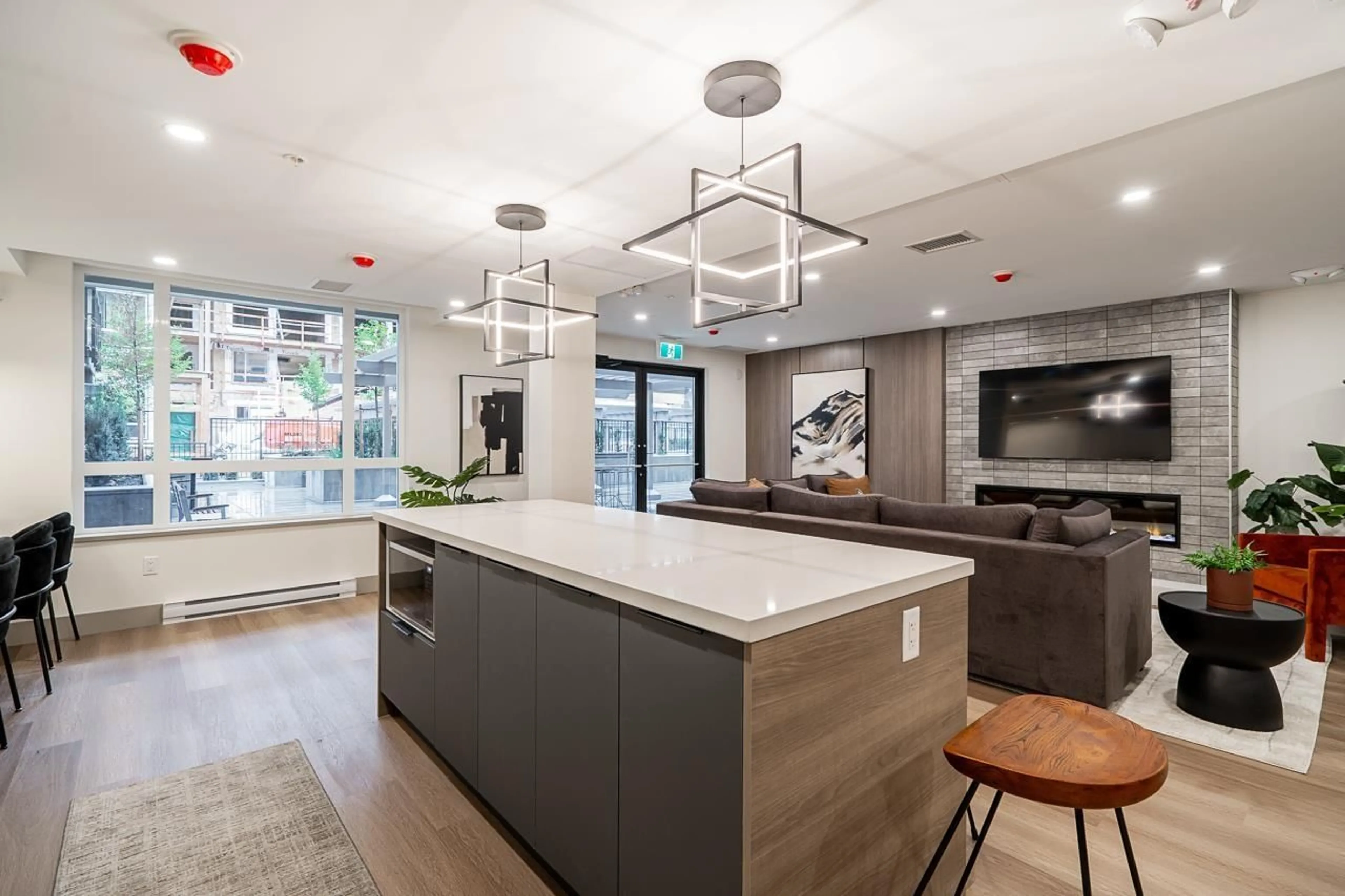 Open concept kitchen, ceramic/tile floor for 405 - 10778 138 STREET, Surrey British Columbia V3T5T2