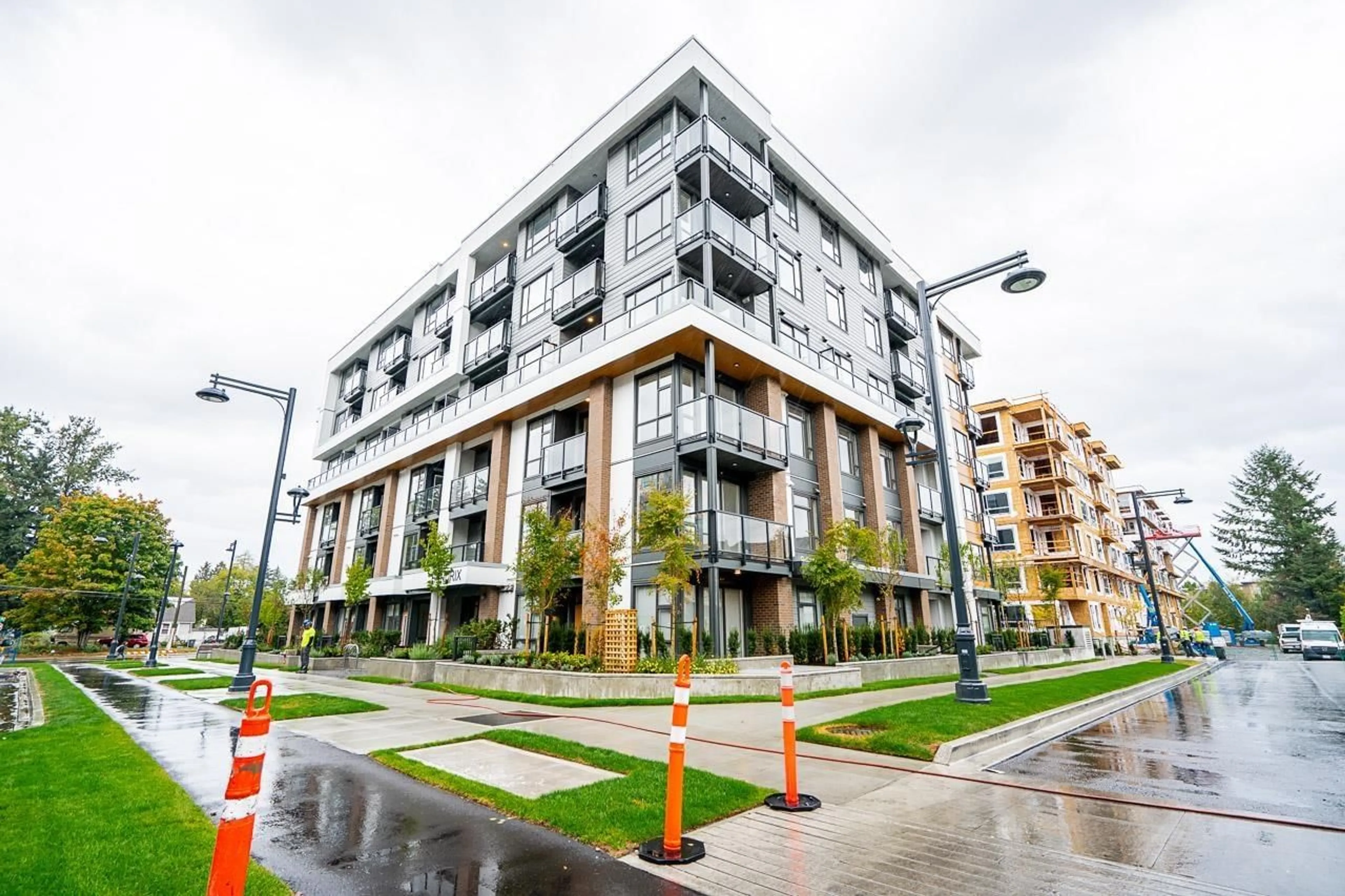 Patio, building for 405 - 10778 138 STREET, Surrey British Columbia V3T5T2