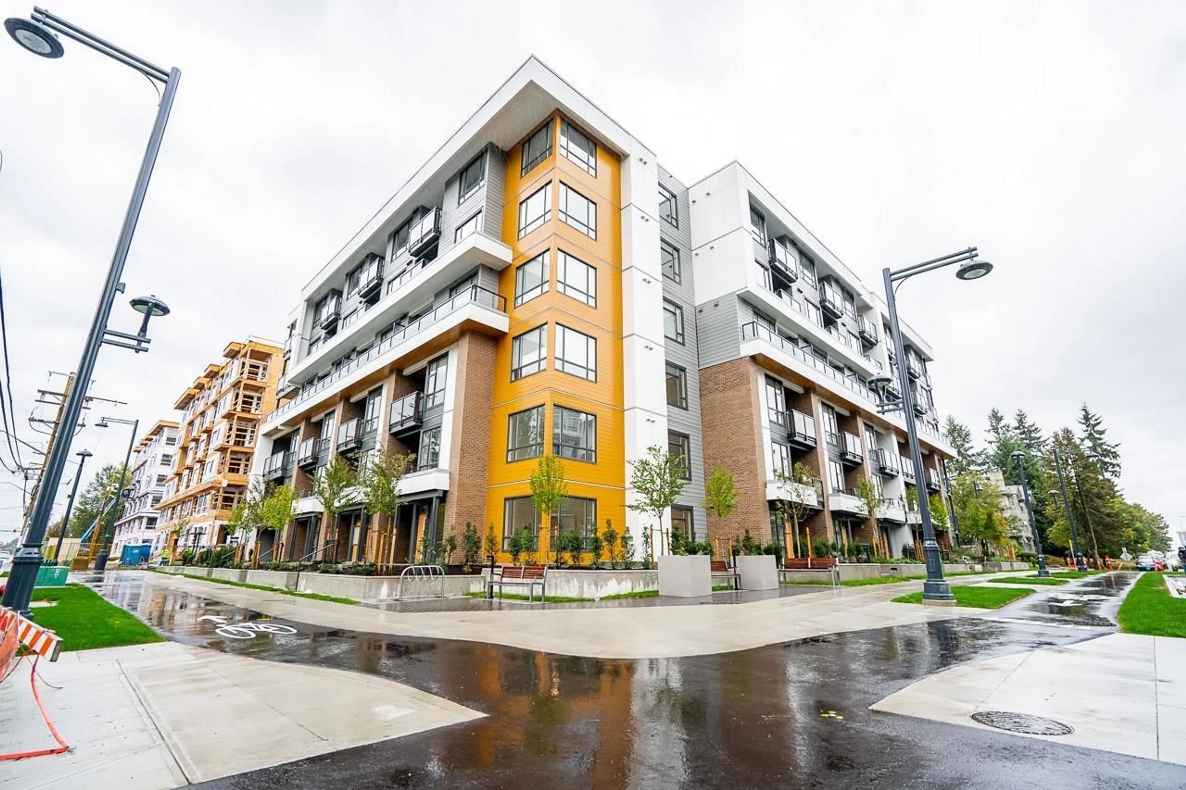 Patio, building for 405 - 10778 138 STREET, Surrey British Columbia V3T5T2