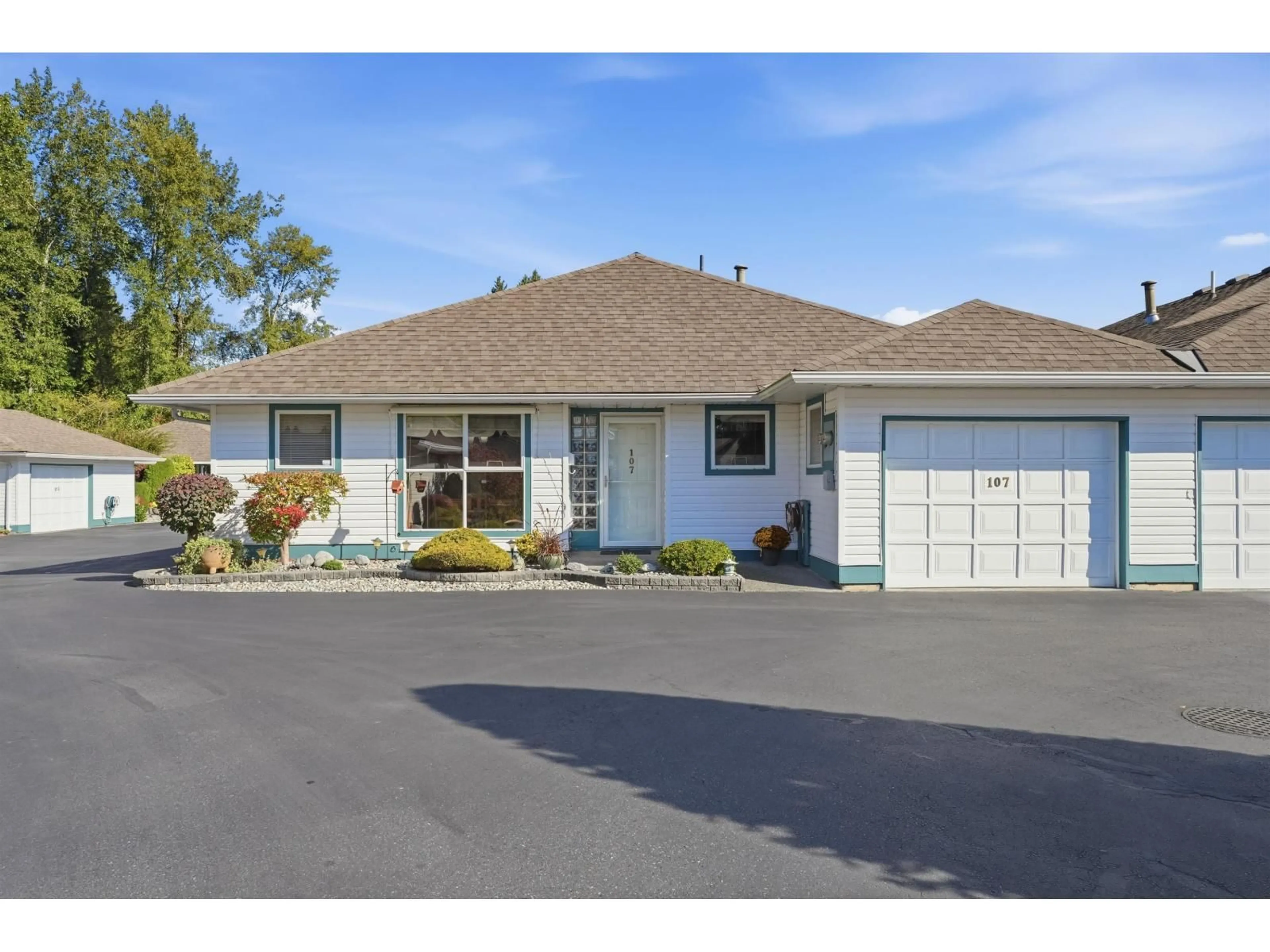 Home with vinyl exterior material, street for 107 - 10172 141 STREET, Surrey British Columbia V3T4P6