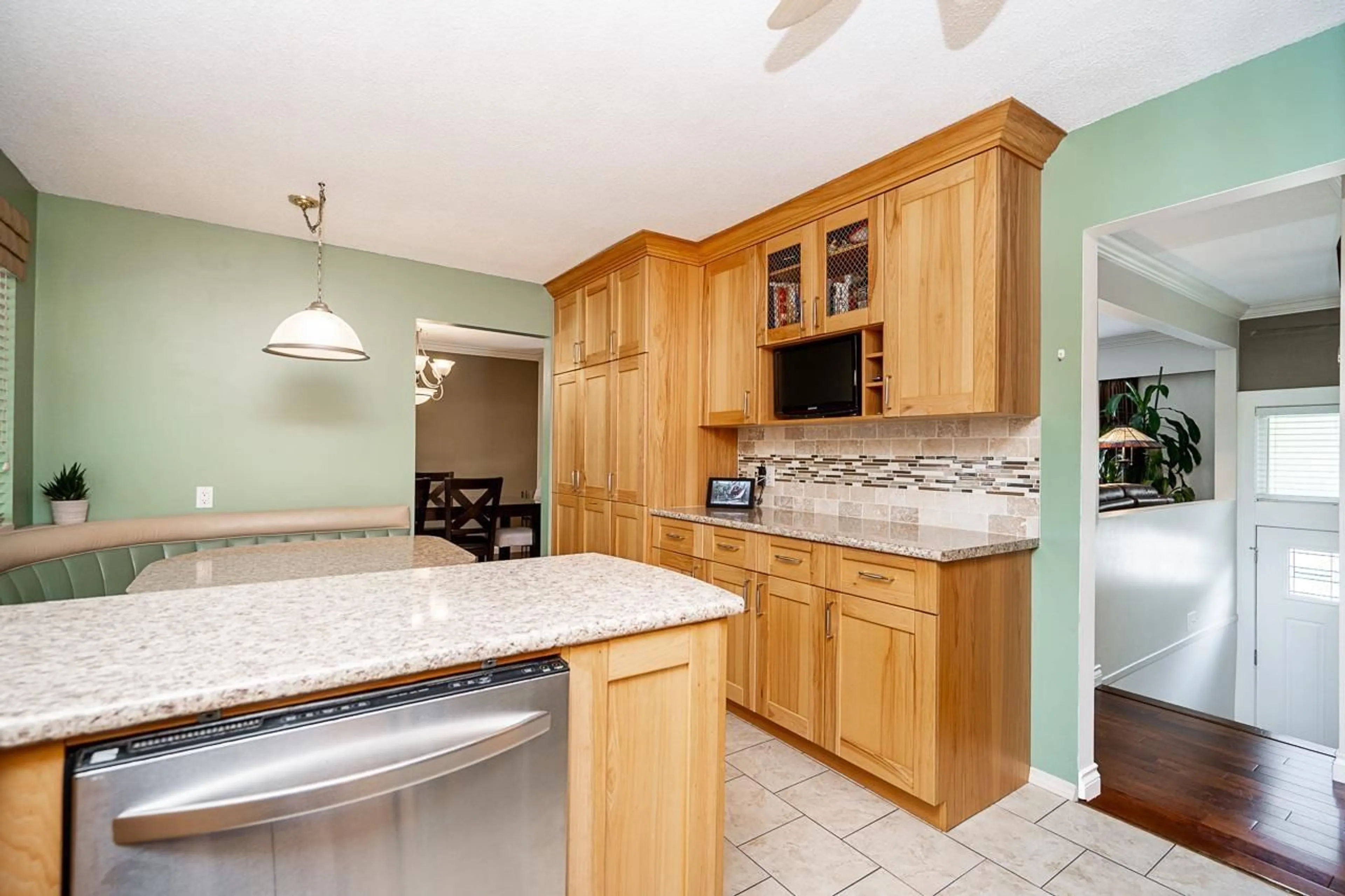 Open concept kitchen, ceramic/tile floor for 7159 114A STREET, Delta British Columbia V4E1X3