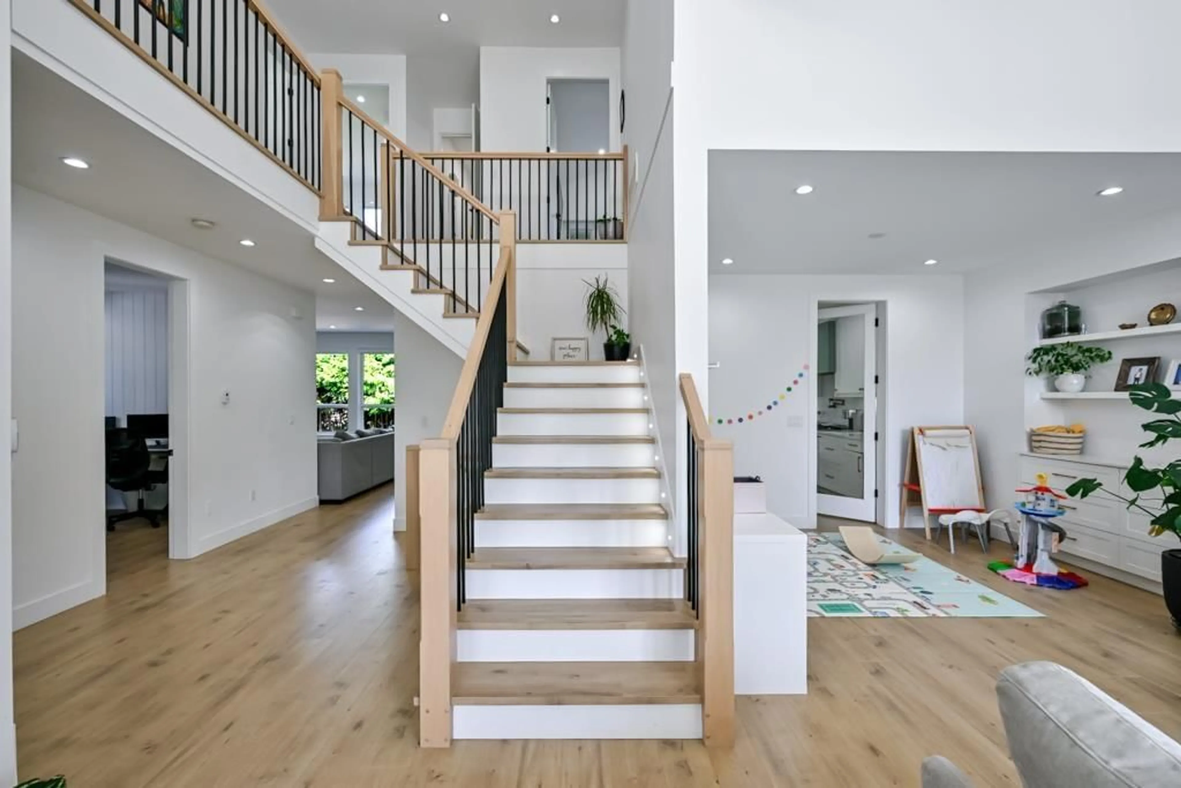 Unknown for 33979 WALNUT AVENUE, Abbotsford British Columbia V2S3Z1