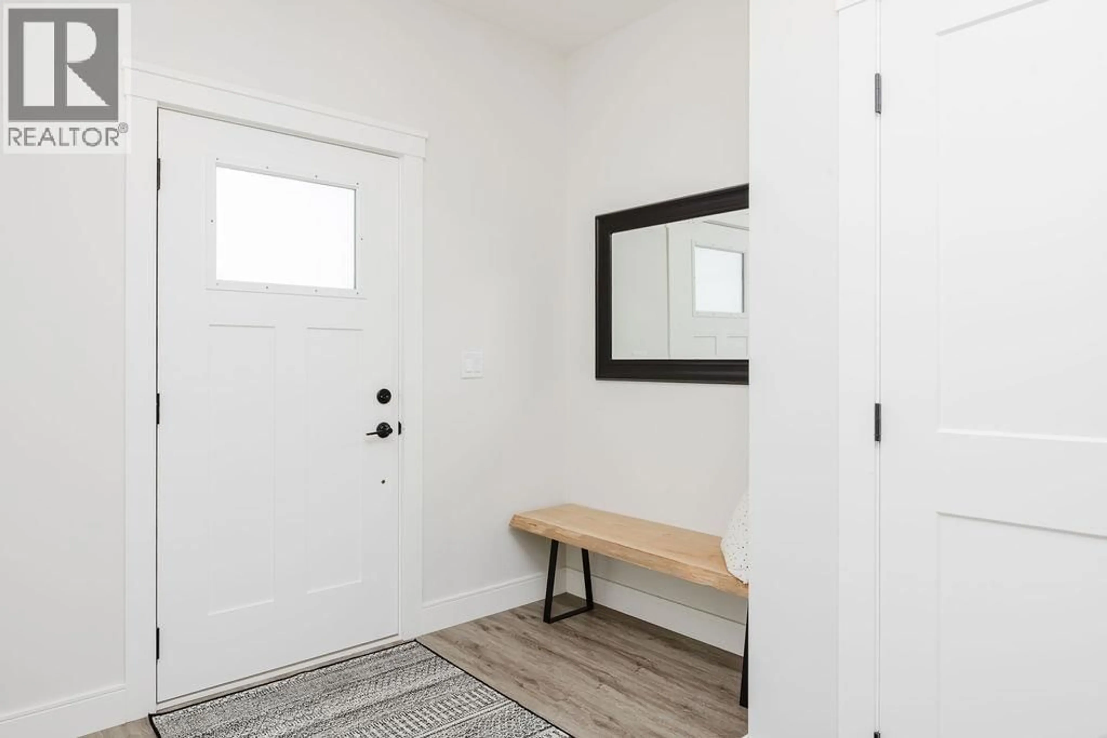Indoor entryway for 420 SOLAZ PLACE, Gibsons British Columbia V0N1V5