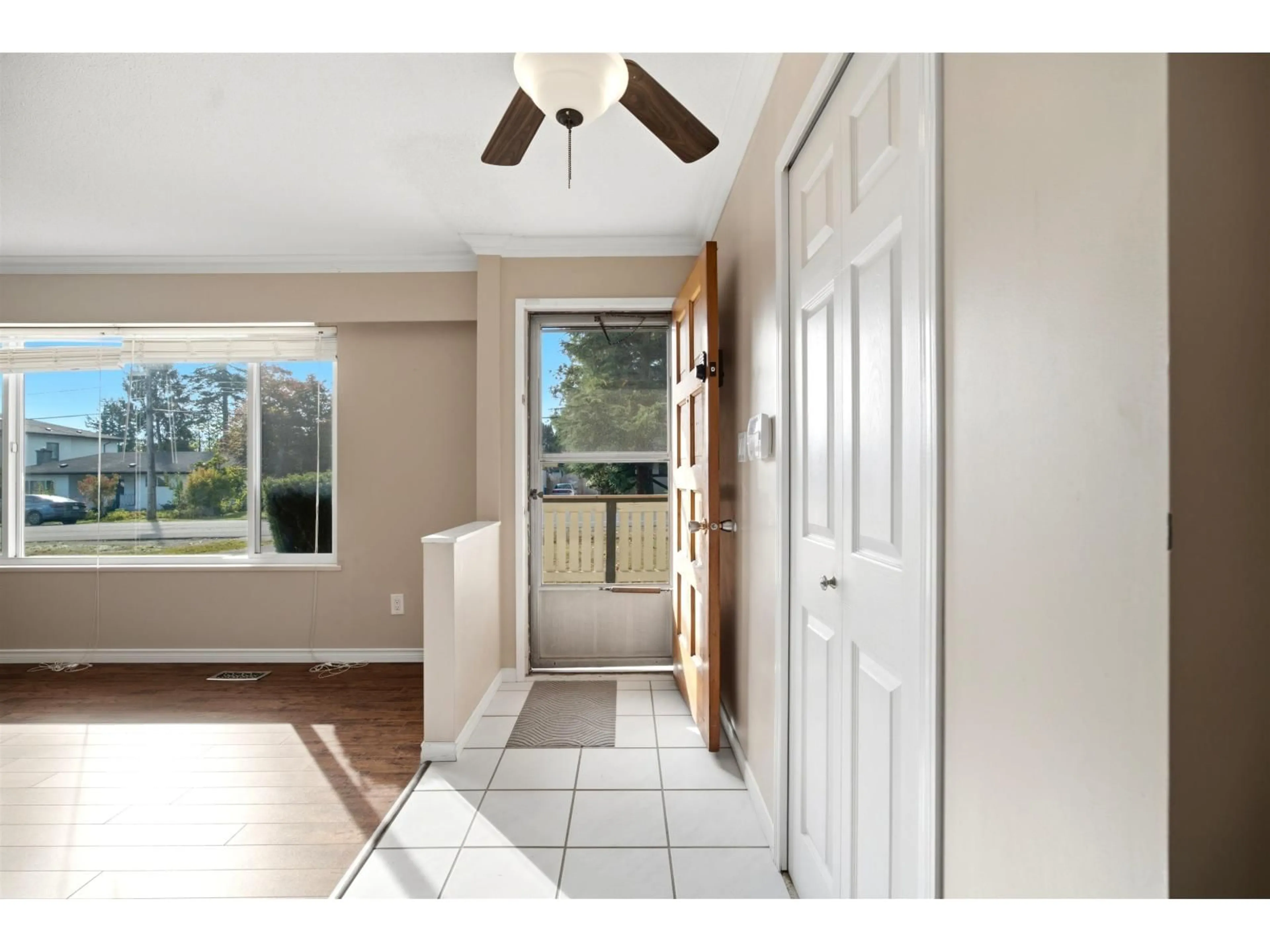 Indoor entryway for 26981 28B AVENUE, Langley British Columbia V4W3A5