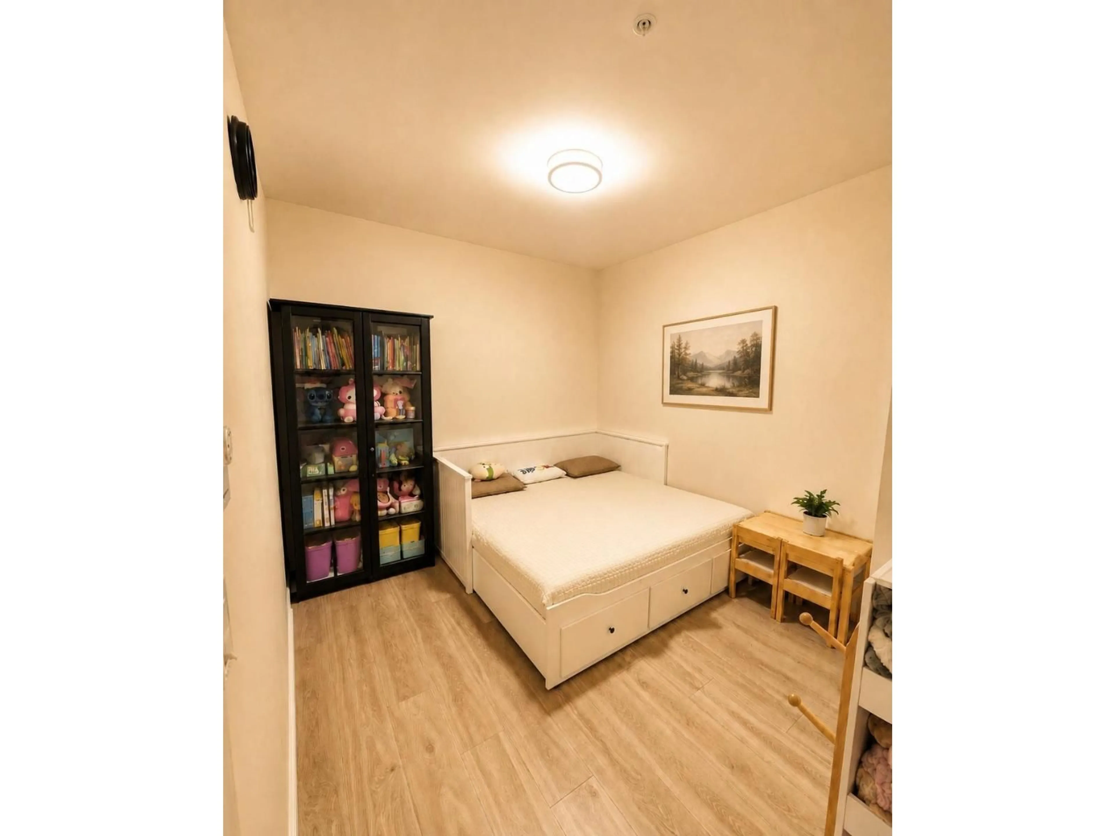 A pic of a room for 440 - 2635 KING GEORGE BOULEVARD, Surrey British Columbia V4P0H7