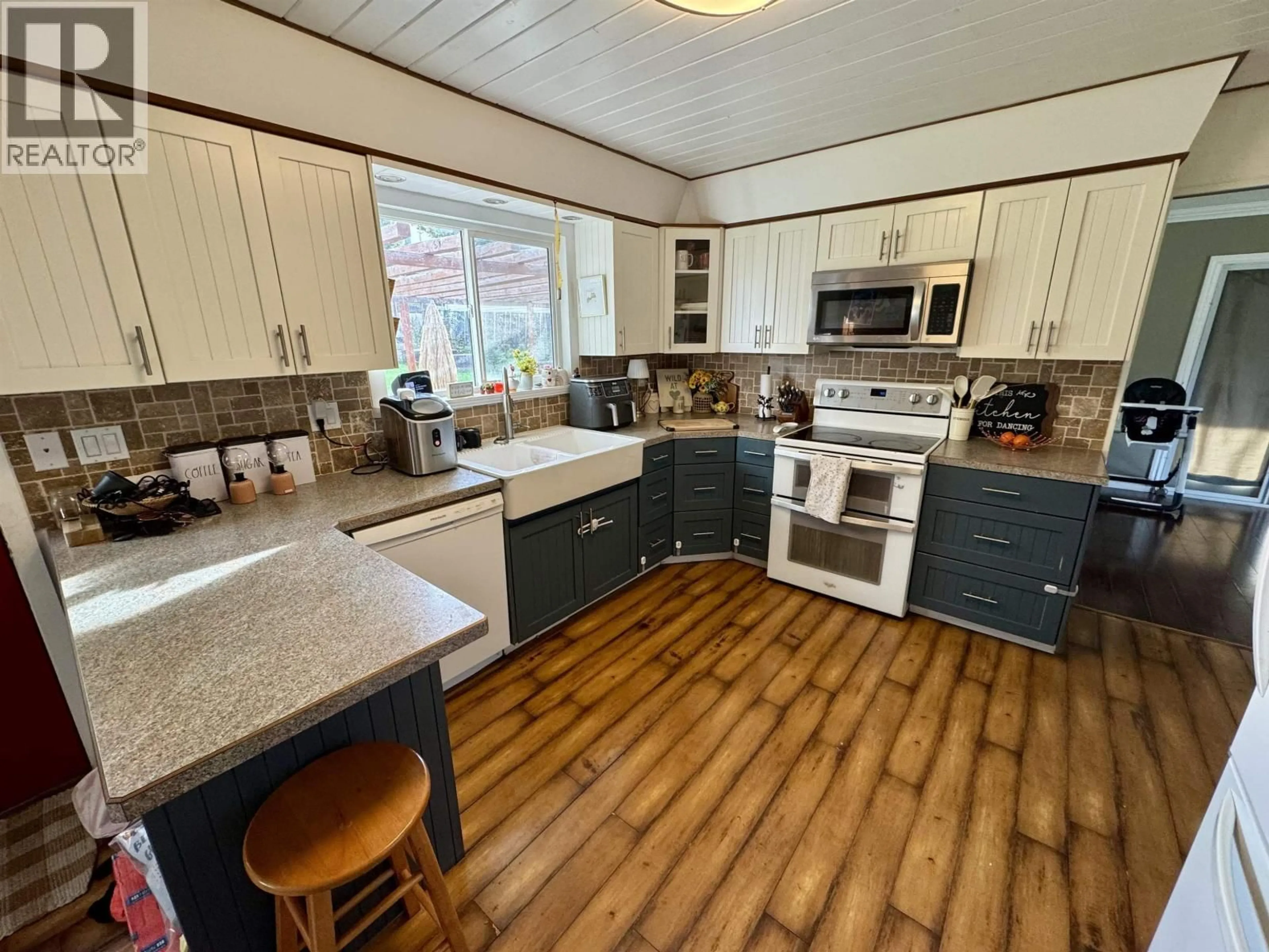 Open concept kitchen, unknown for 590 PIGEON AVENUE, Williams Lake British Columbia V2G2A9