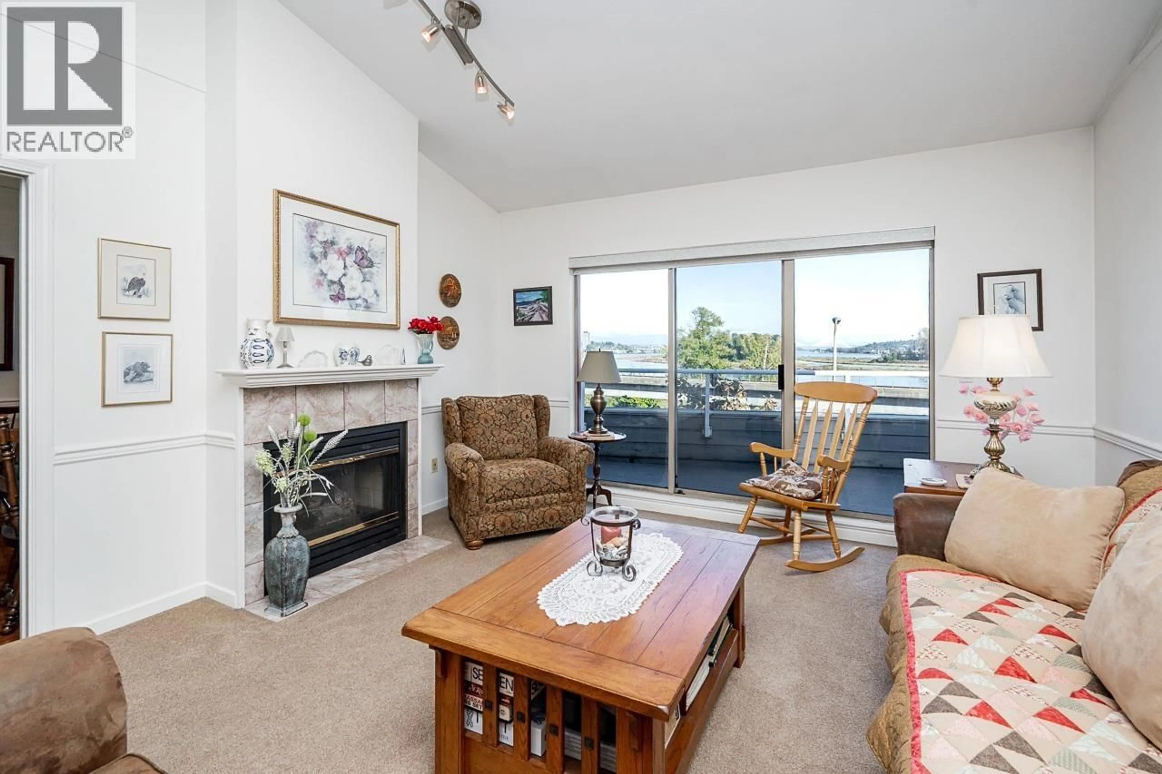 Living room with furniture, unknown for 33 - 323 GOVERNORS COURT, New Westminster British Columbia V3L5S6