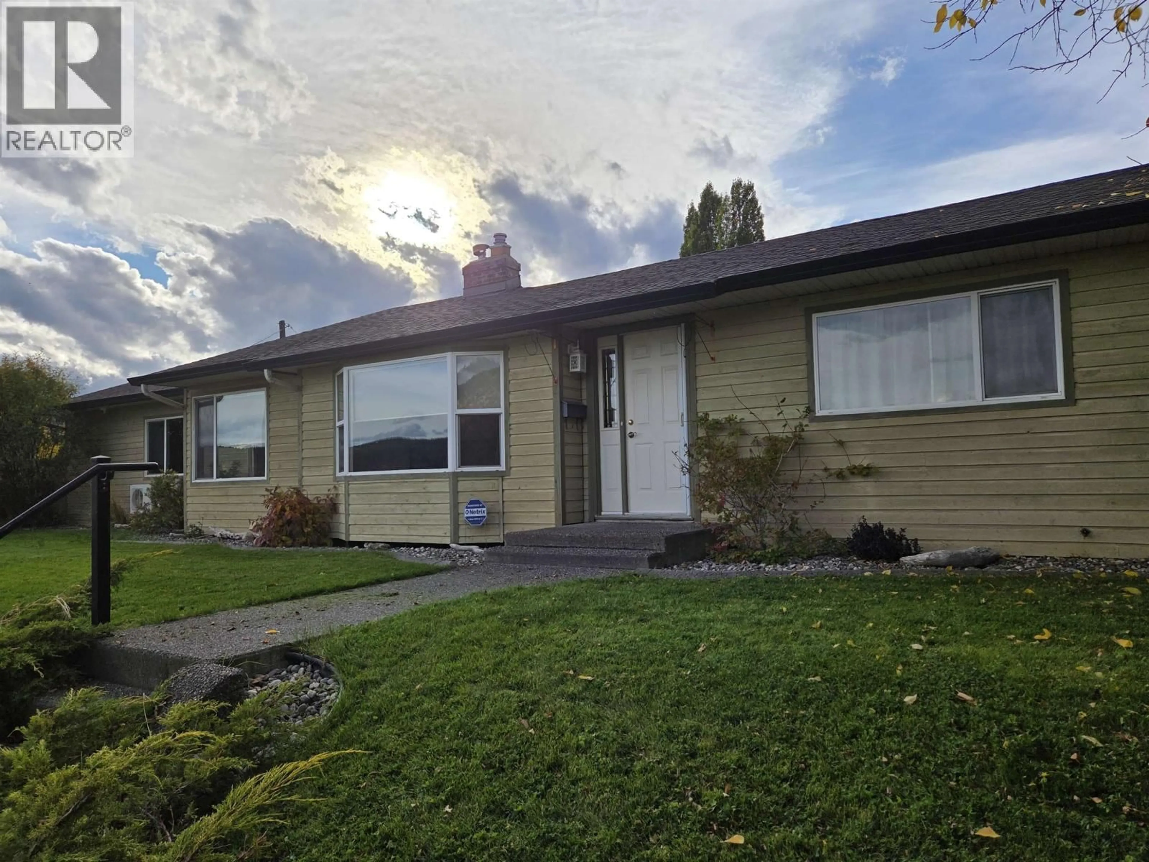 Home with vinyl exterior material, street for 121 SEVENTH AVENUE, Williams Lake British Columbia V2G1L3