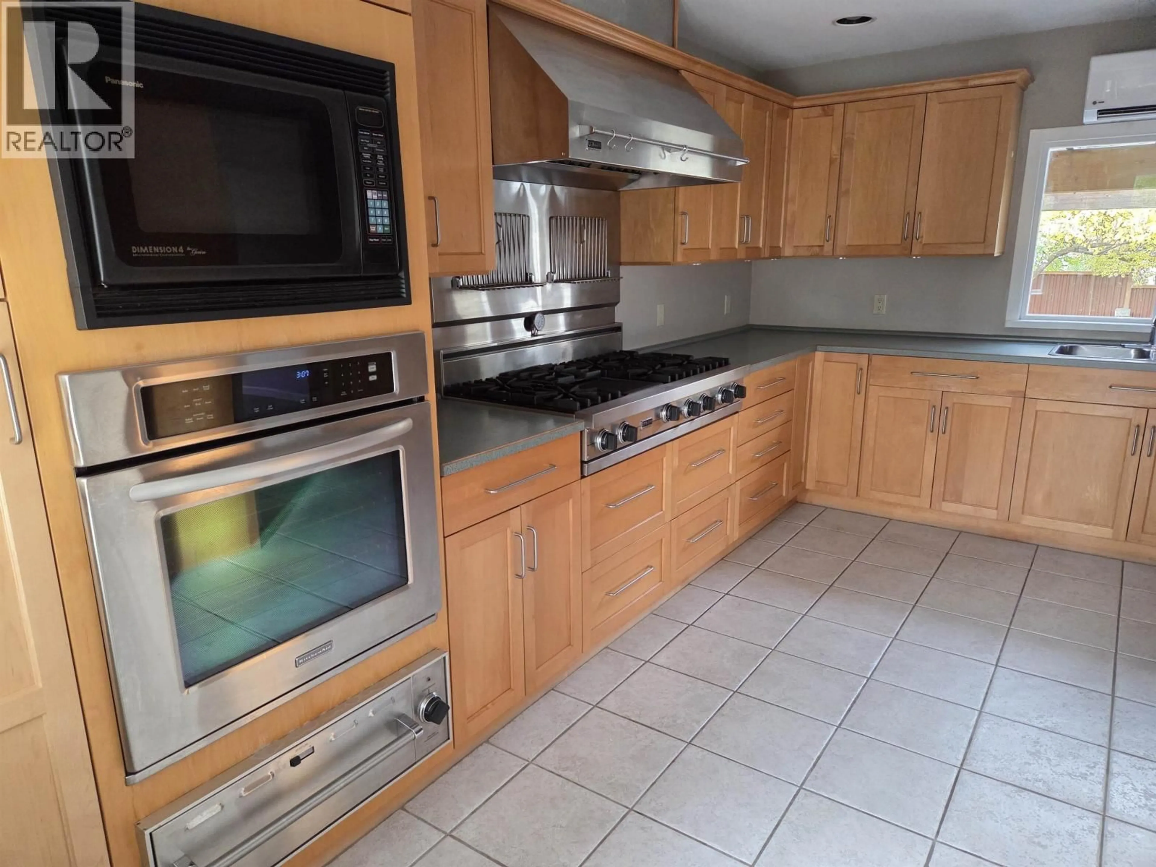 Standard kitchen, unknown for 121 SEVENTH AVENUE, Williams Lake British Columbia V2G1L3