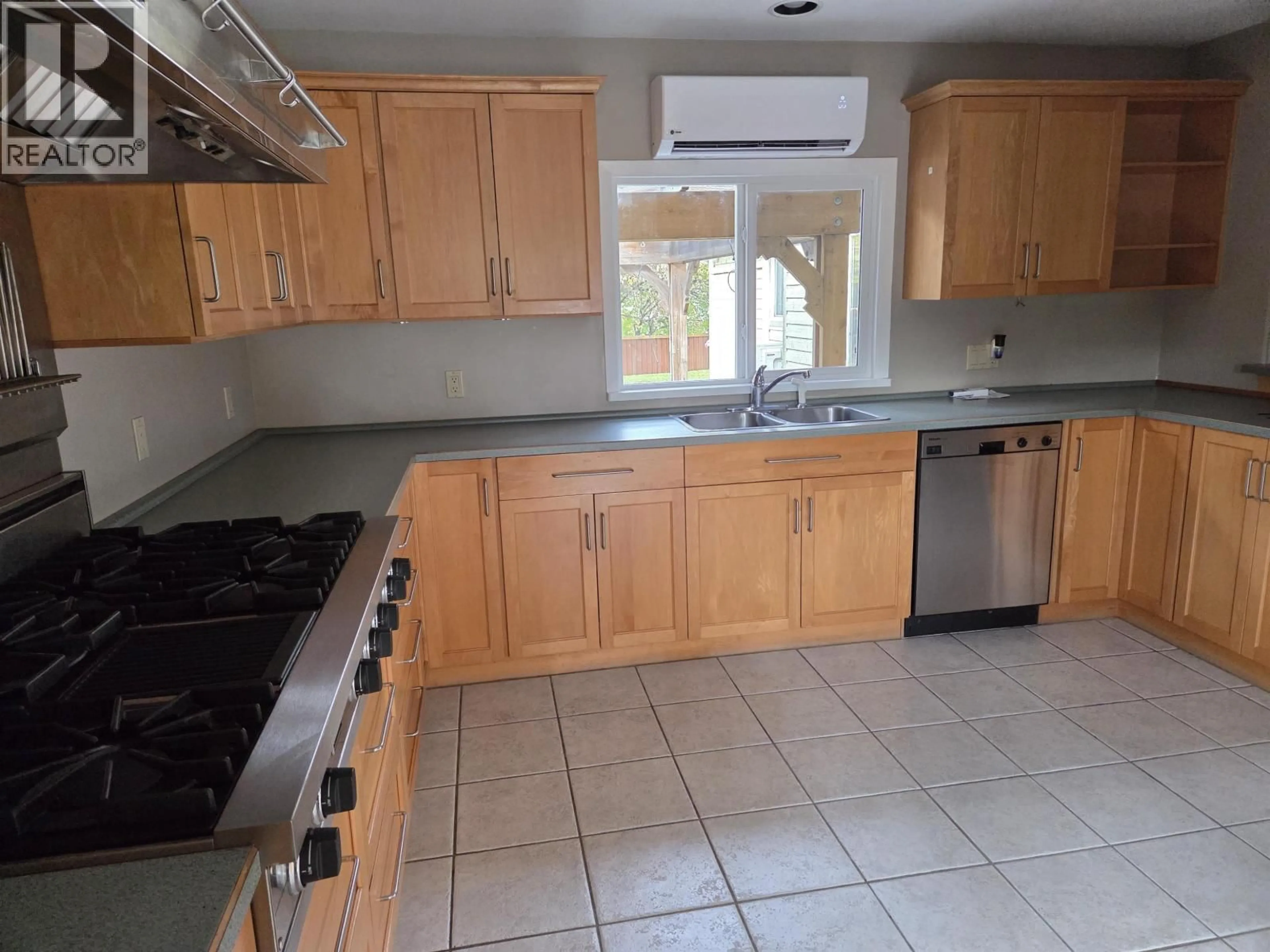 Standard kitchen, unknown for 121 SEVENTH AVENUE, Williams Lake British Columbia V2G1L3
