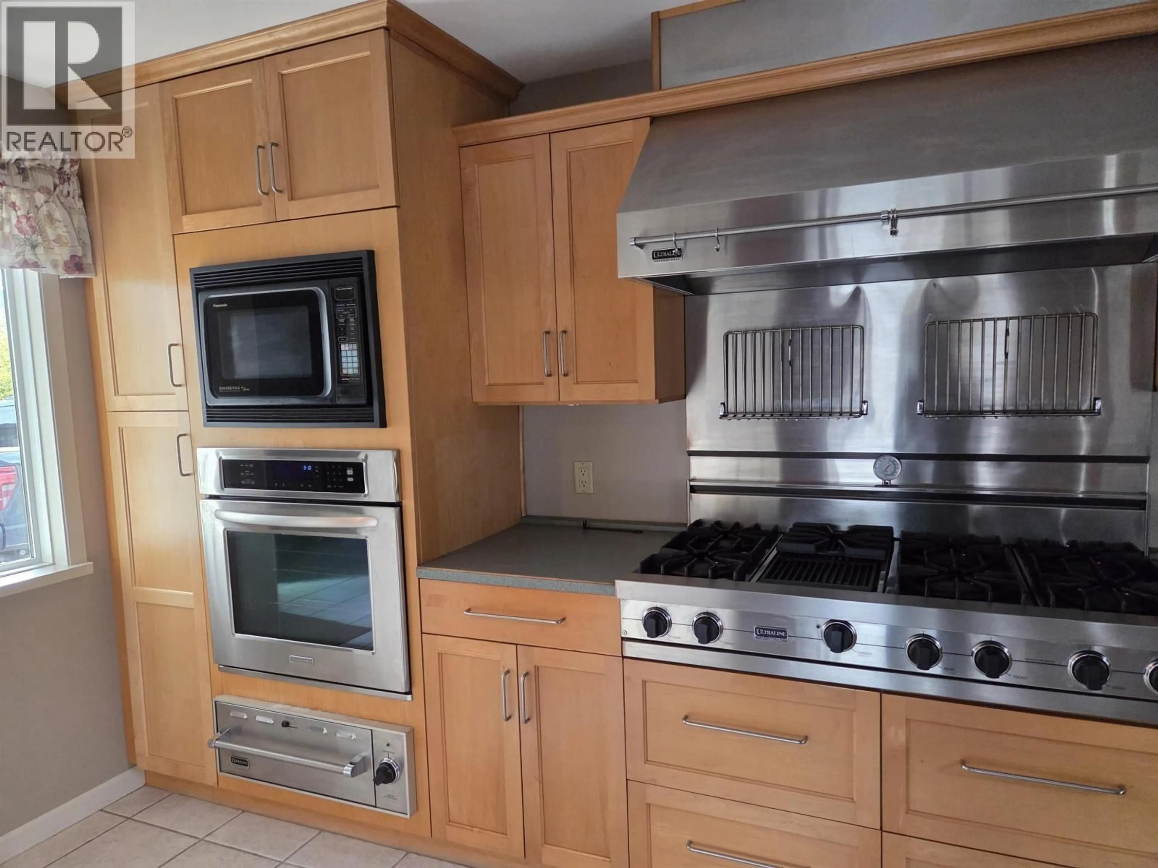Standard kitchen, unknown for 121 SEVENTH AVENUE, Williams Lake British Columbia V2G1L3