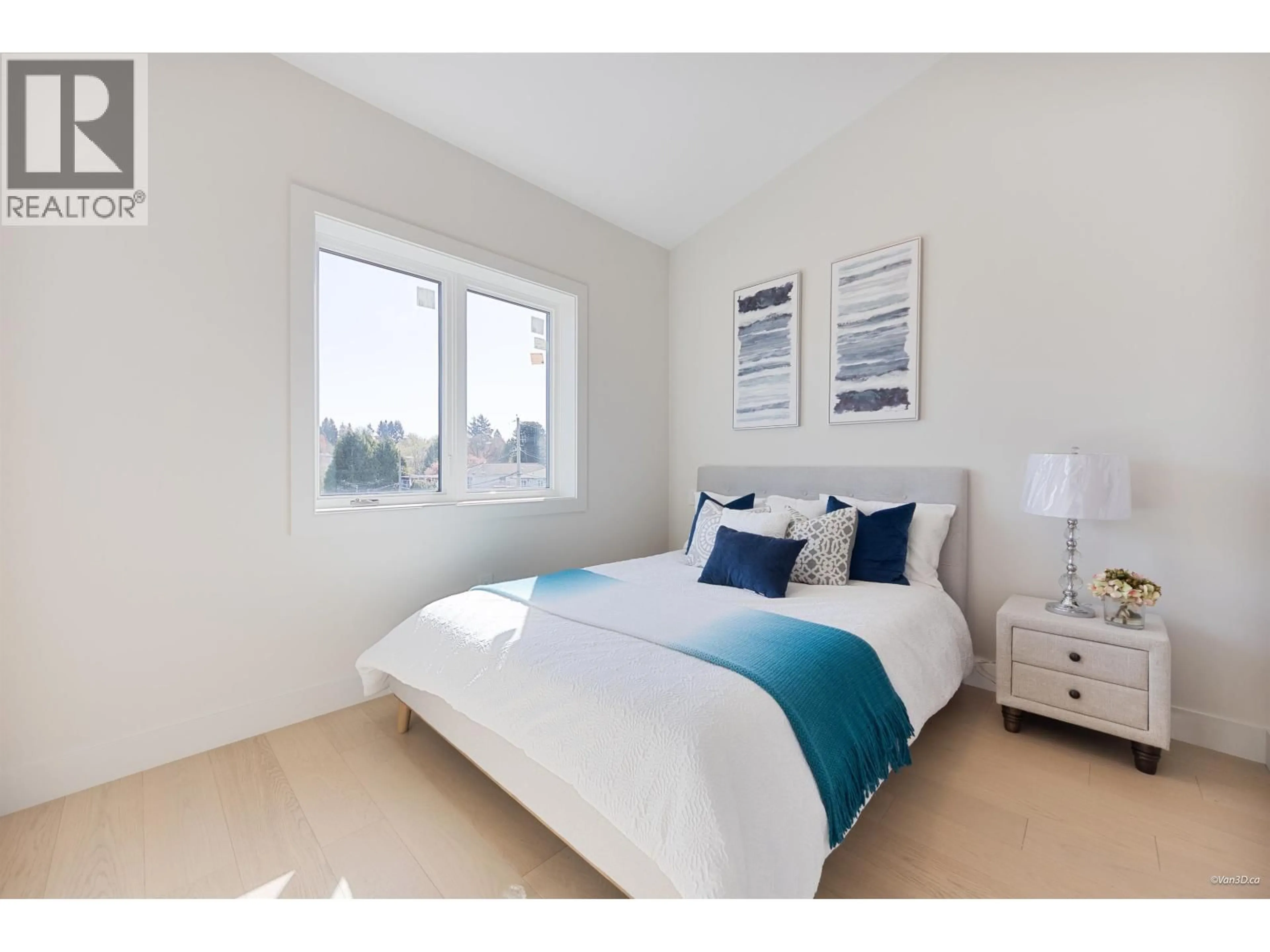 Bedroom with bed, wood/laminate floor for 1402 18TH AVENUE, Vancouver British Columbia V5N0K4