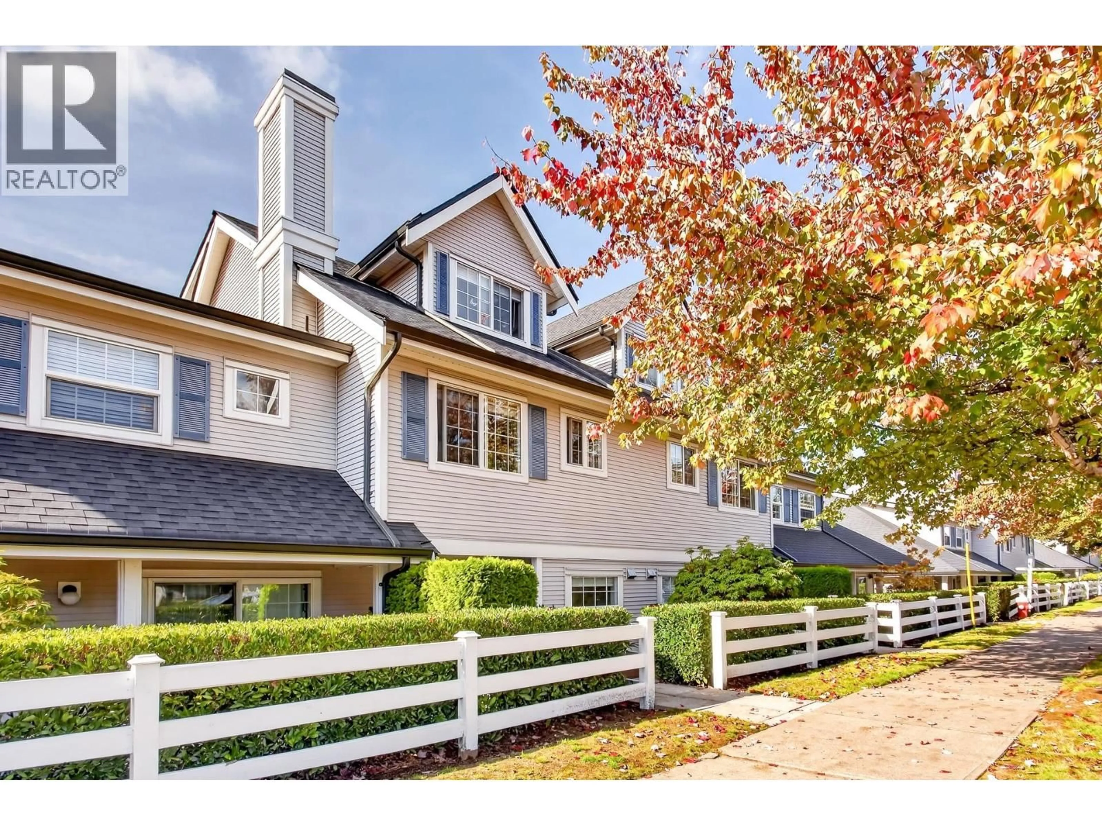 Home with vinyl exterior material, street for 10 - 11355 236 STREET, Maple Ridge British Columbia V2W1W4