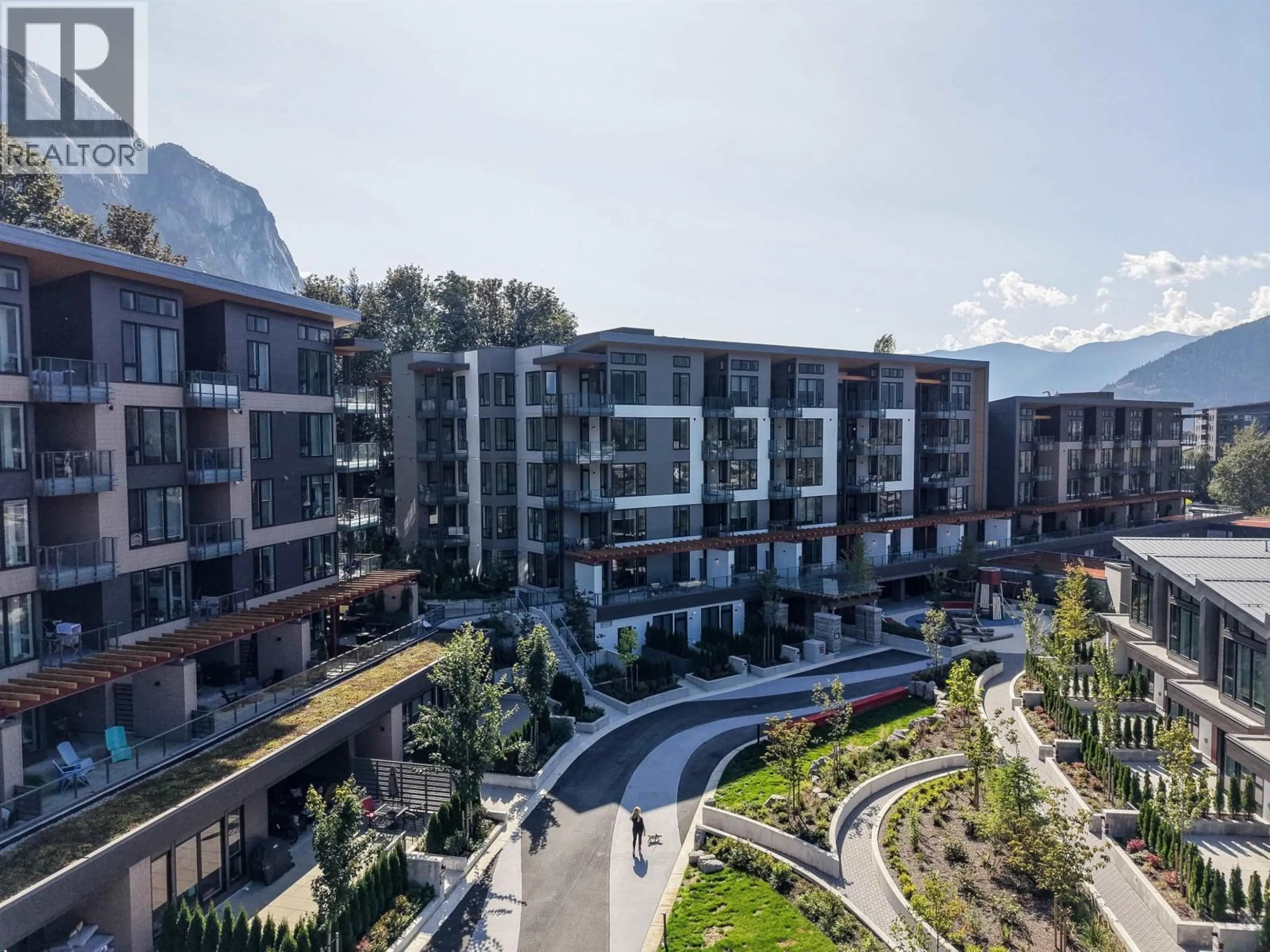 A pic from outside/outdoor area/front of a property/back of a property/a pic from drone, mountain view for 221 - 1500 SCOTT CRESCENT, Squamish British Columbia V8B1G7