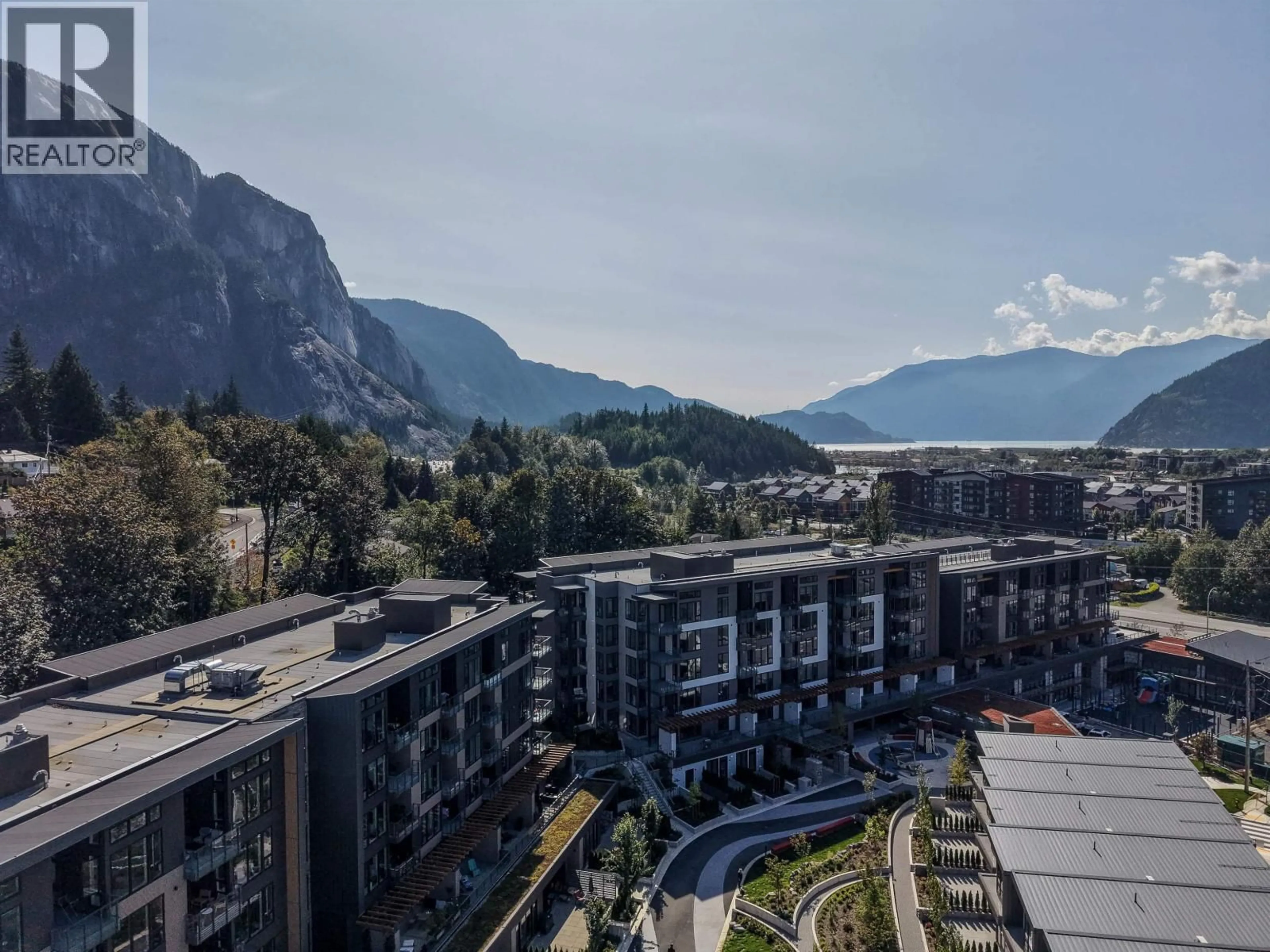 A pic from outside/outdoor area/front of a property/back of a property/a pic from drone, mountain view for 221 - 1500 SCOTT CRESCENT, Squamish British Columbia V8B1G7