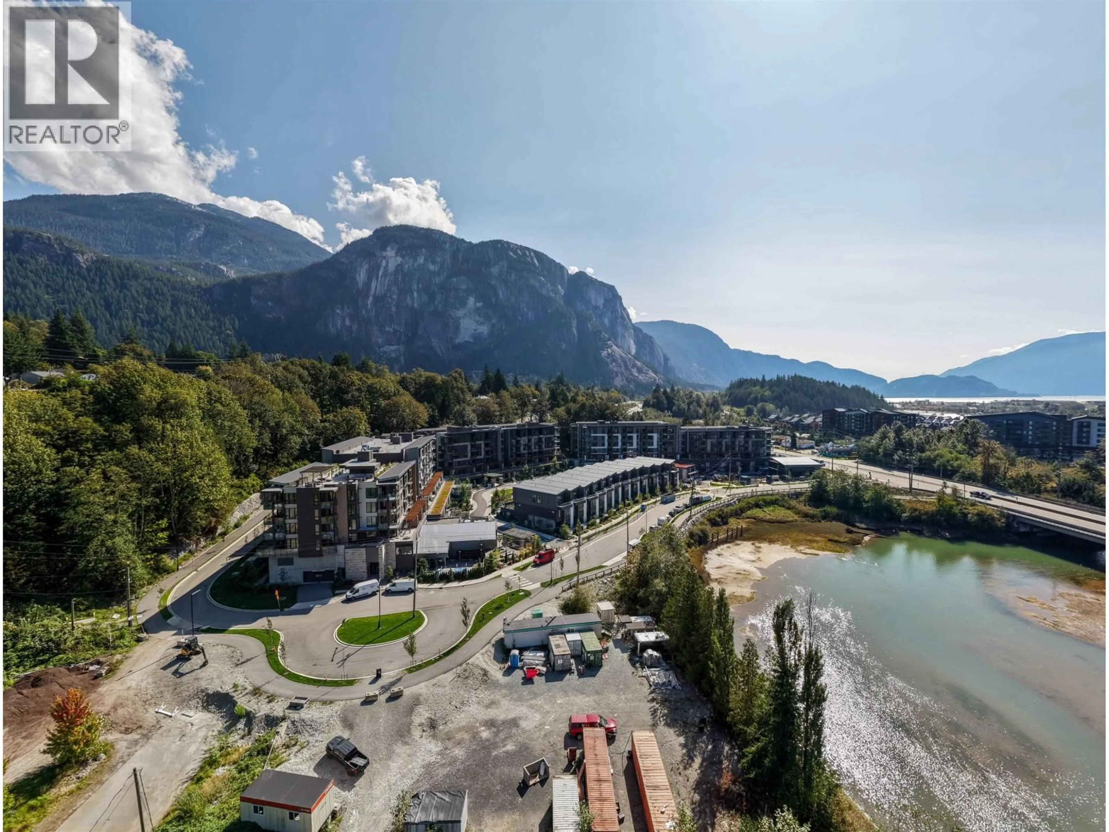 A pic from outside/outdoor area/front of a property/back of a property/a pic from drone, mountain view for 221 - 1500 SCOTT CRESCENT, Squamish British Columbia V8B1G7