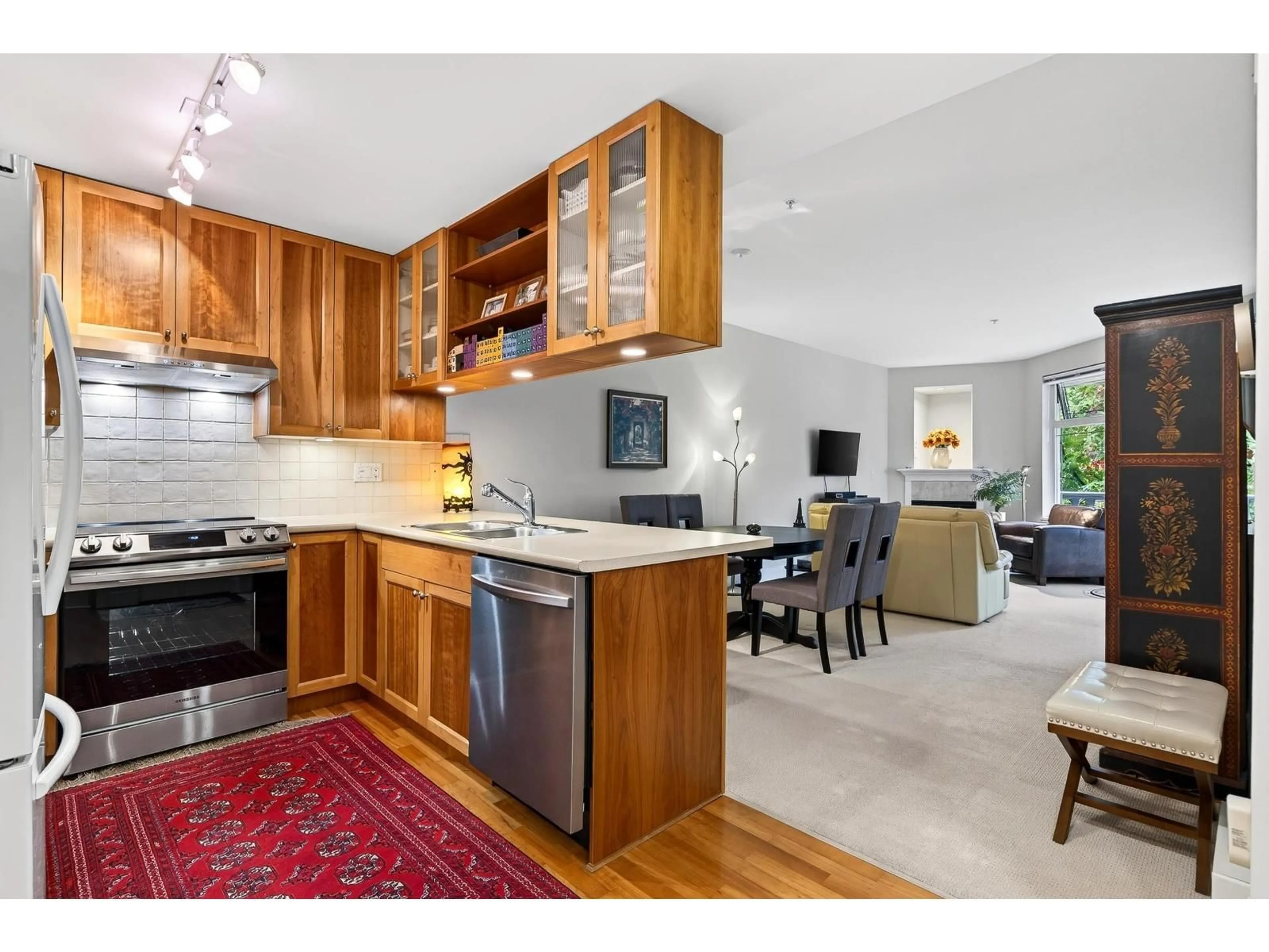 Open concept kitchen, unknown for 215 - 15392 16A AVENUE, Surrey British Columbia V4A1S9