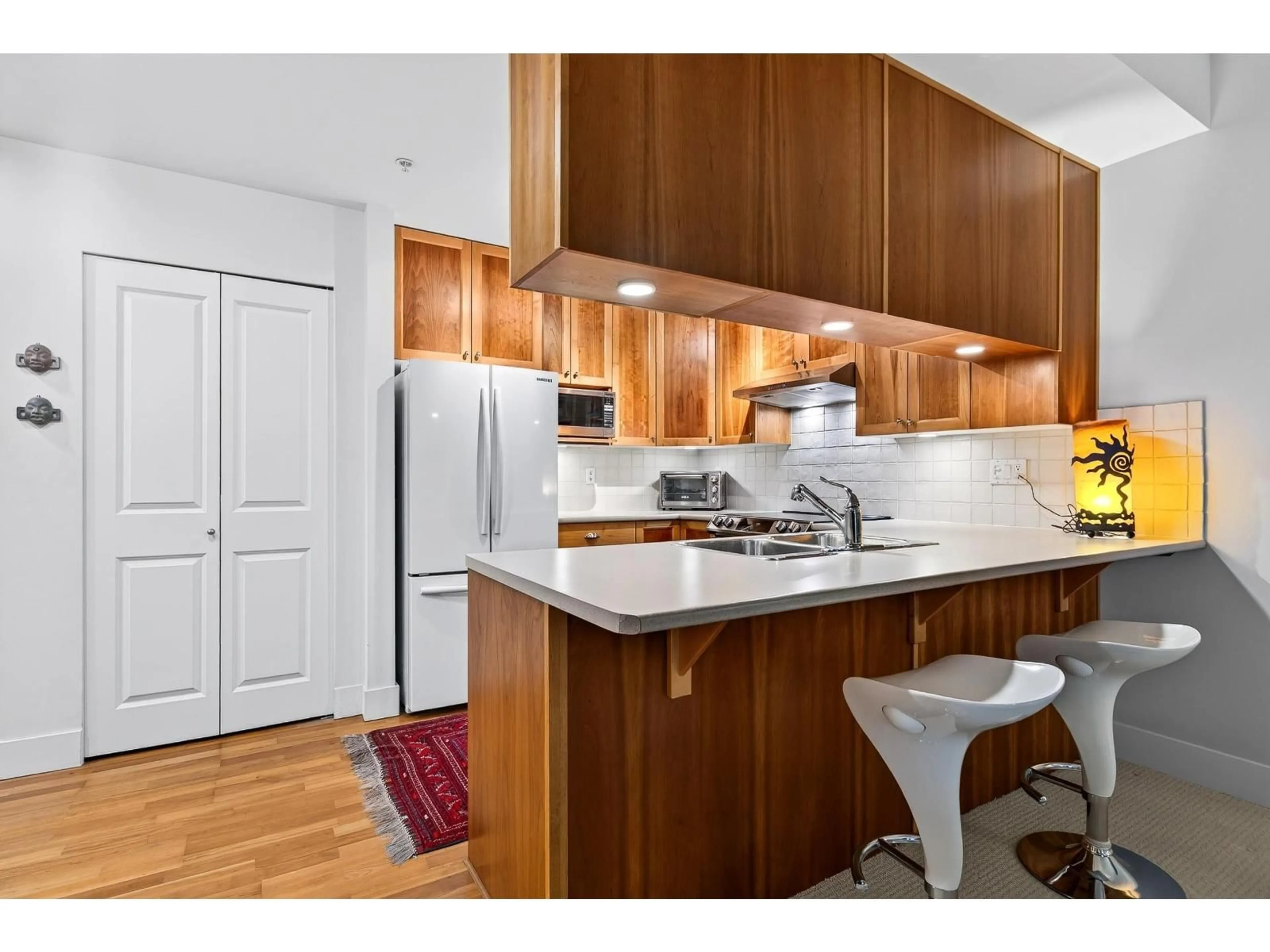 Standard kitchen, wood/laminate floor for 215 - 15392 16A AVENUE, Surrey British Columbia V4A1S9