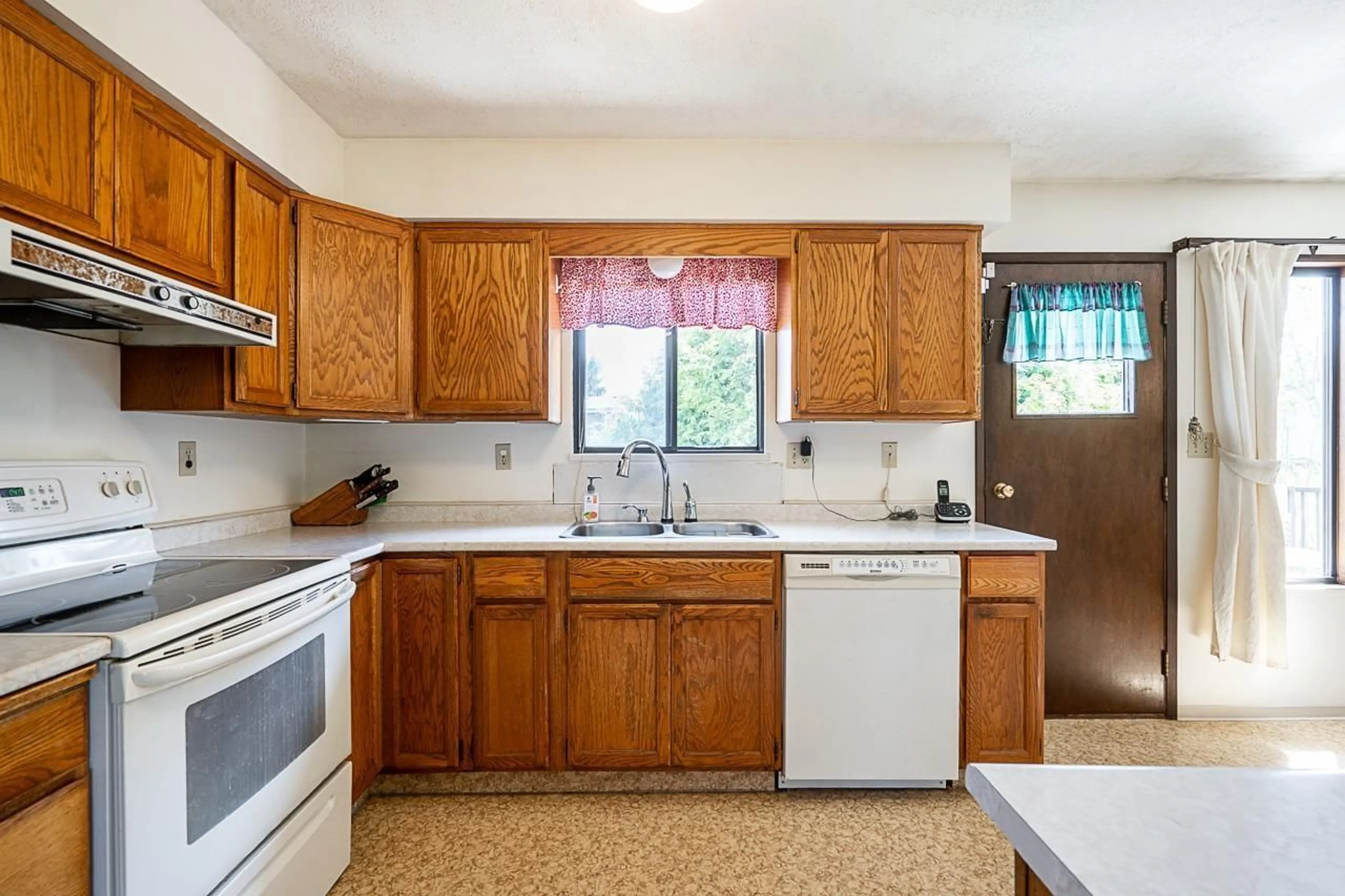 Standard kitchen, ceramic/tile floor for 11132 PITMAN PLACE, Delta British Columbia V4C7K7