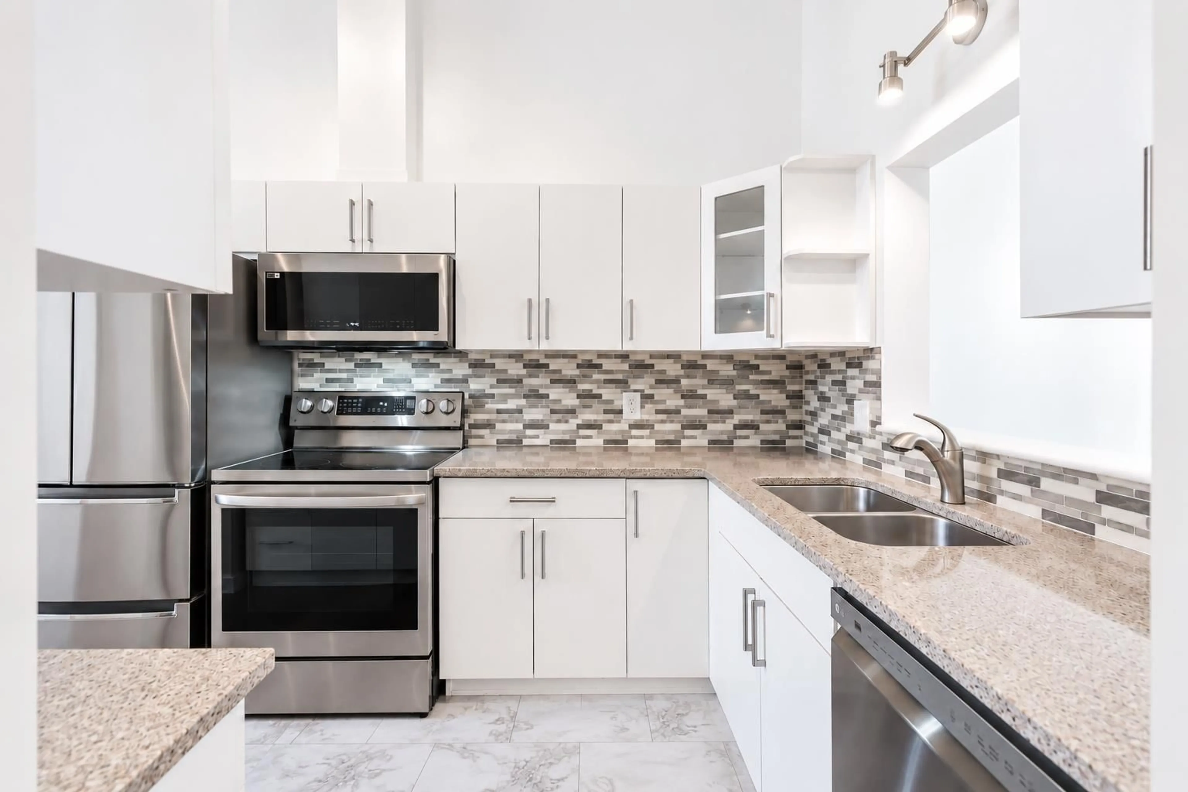 Standard kitchen, ceramic/tile floor for 9 - 20788 87 AVENUE, Langley British Columbia V1M3W7