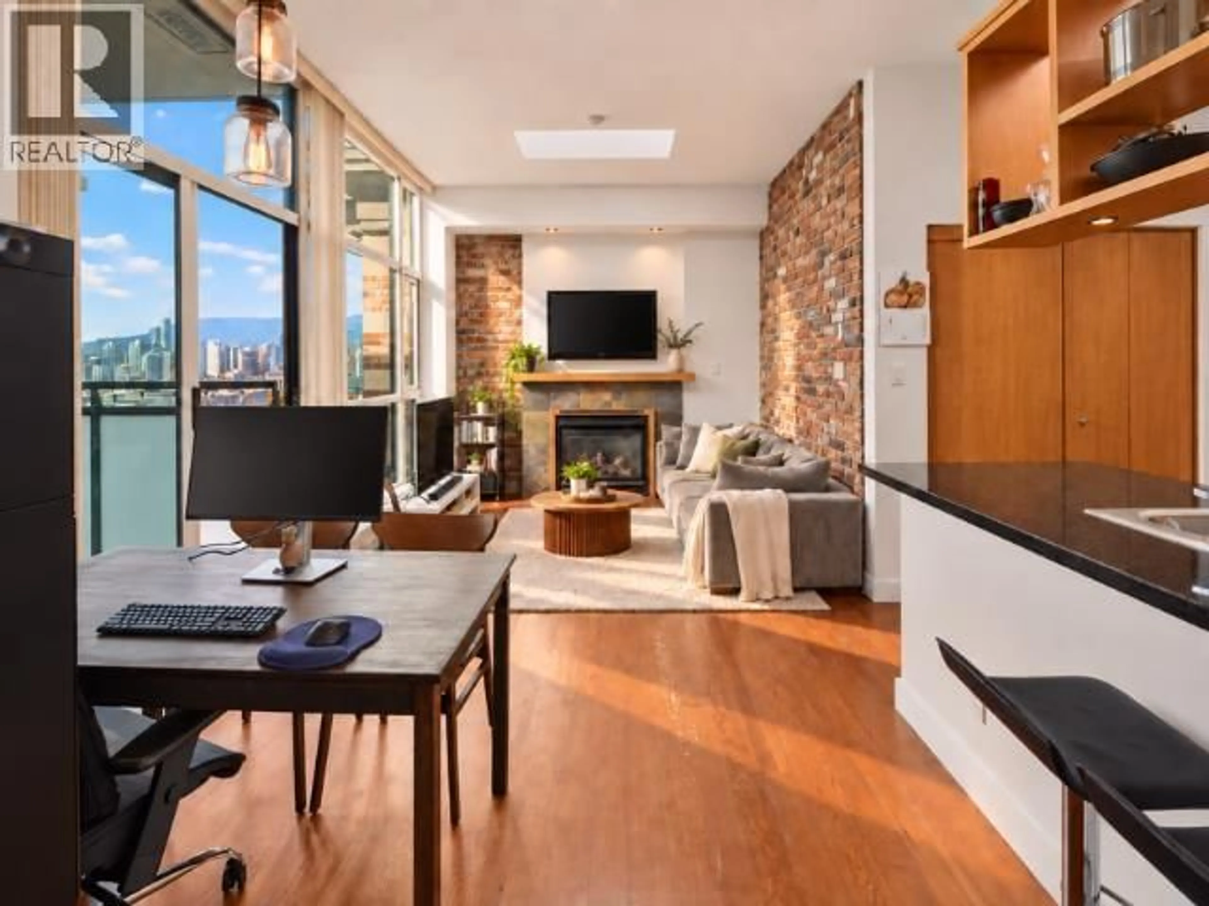 Living room with furniture, unknown for 418 - 2515 ONTARIO STREET, Vancouver British Columbia V5T4V4