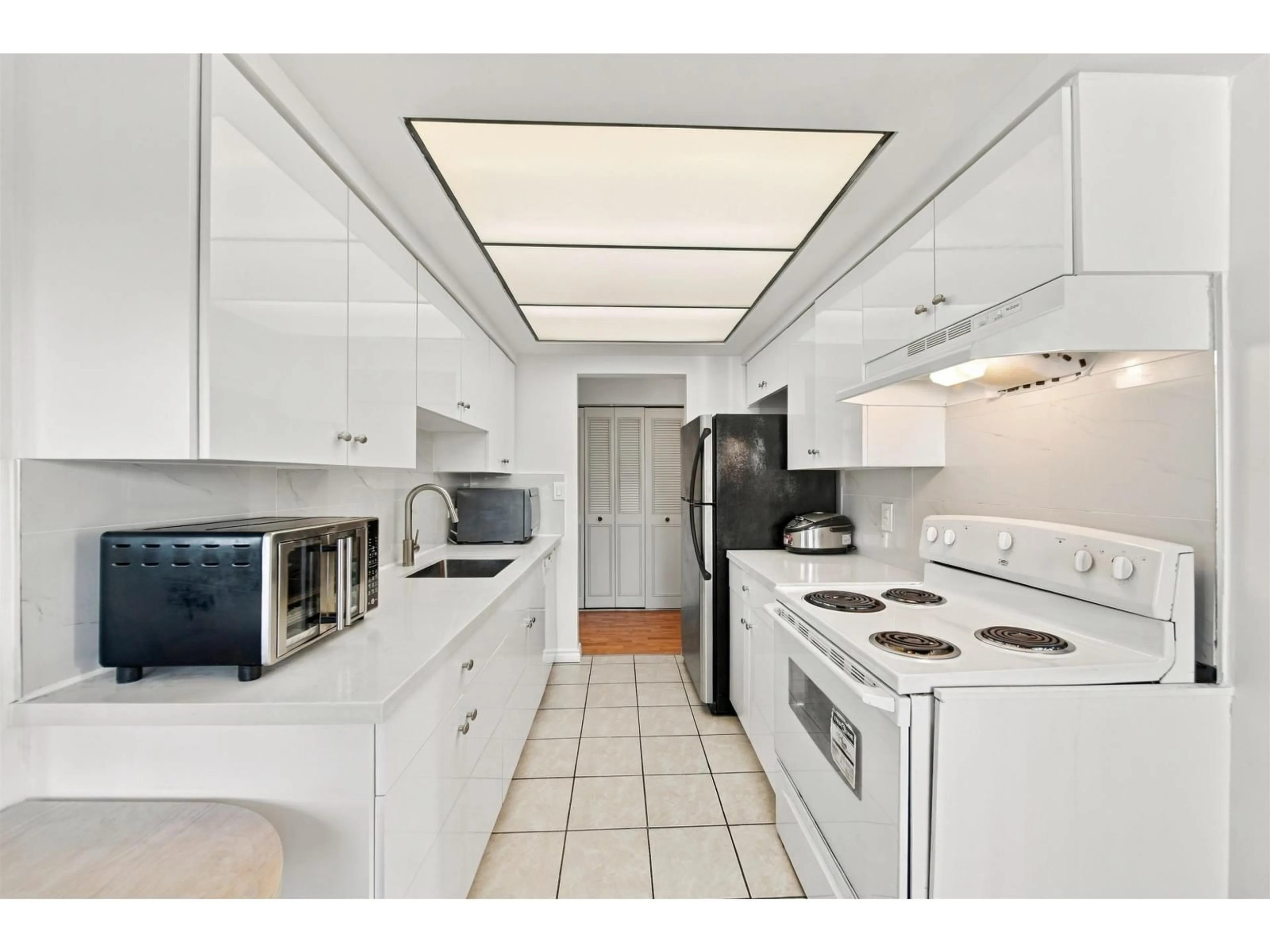 Standard kitchen, ceramic/tile floor for 203 - 13530 HILTON ROAD, Surrey British Columbia V3R5J4