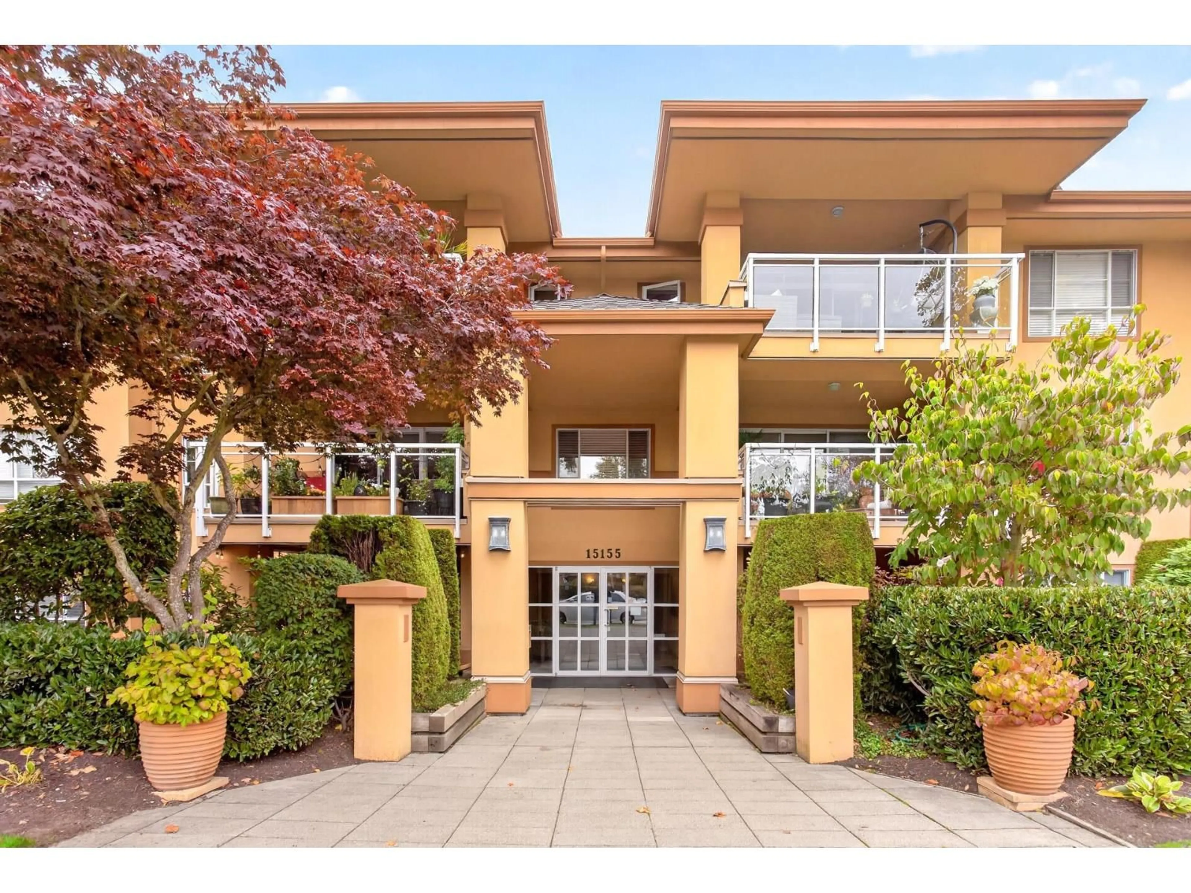 Indoor foyer for 208 - 15155 22 AVENUE, Surrey British Columbia V4A9T4