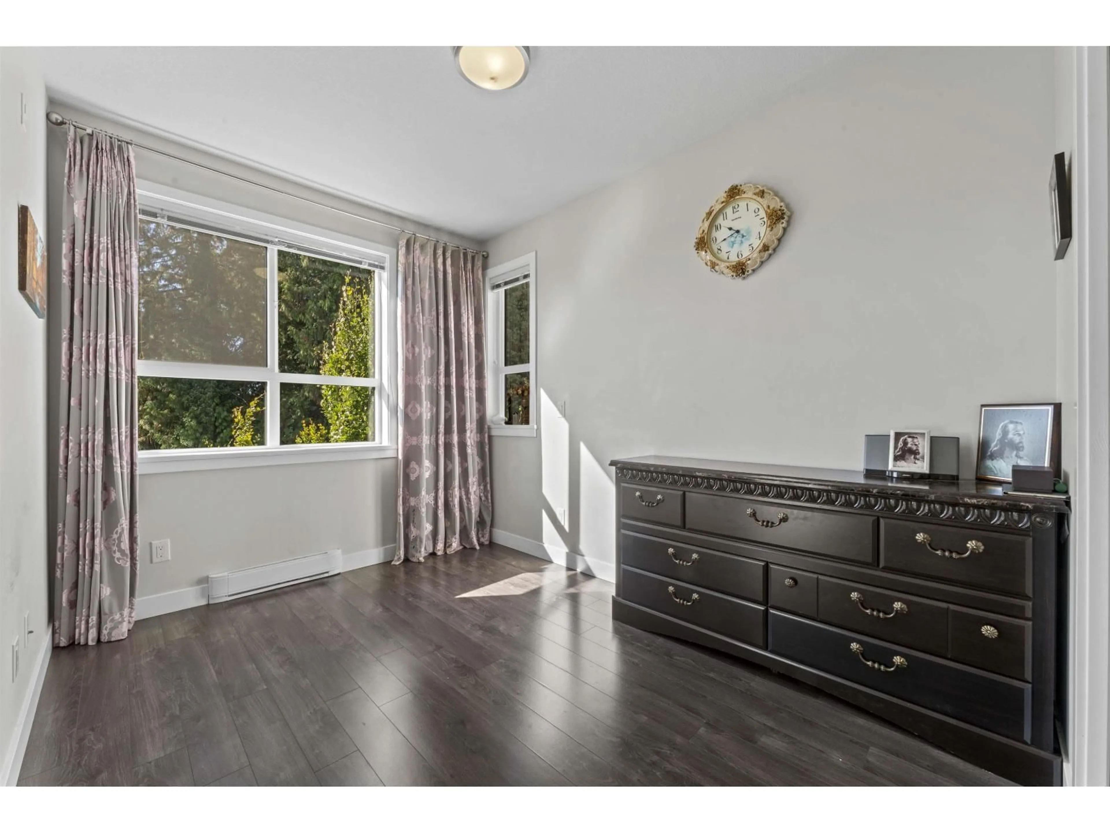 A pic of a room for 401 - 10455 154 STREET, Surrey British Columbia V3R0C5