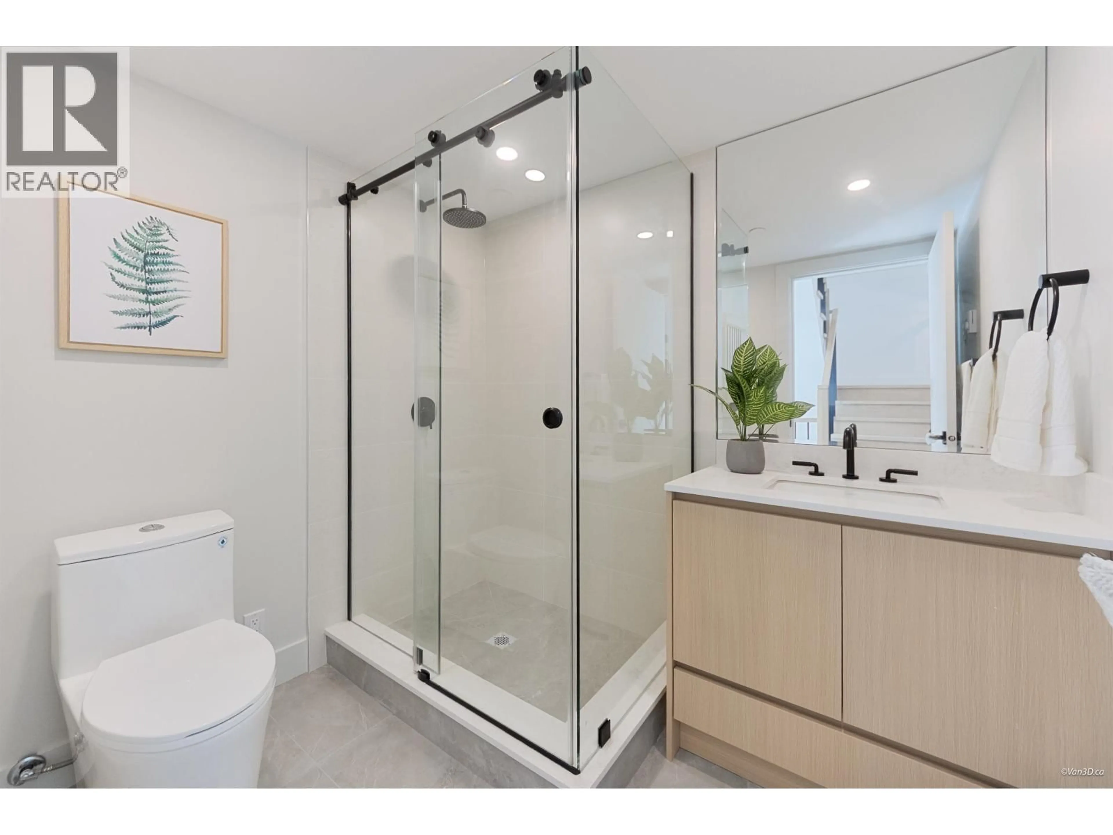 Contemporary bathroom, ceramic/tile floor for 3430 KNIGHT STREET, Vancouver British Columbia V5N0K4