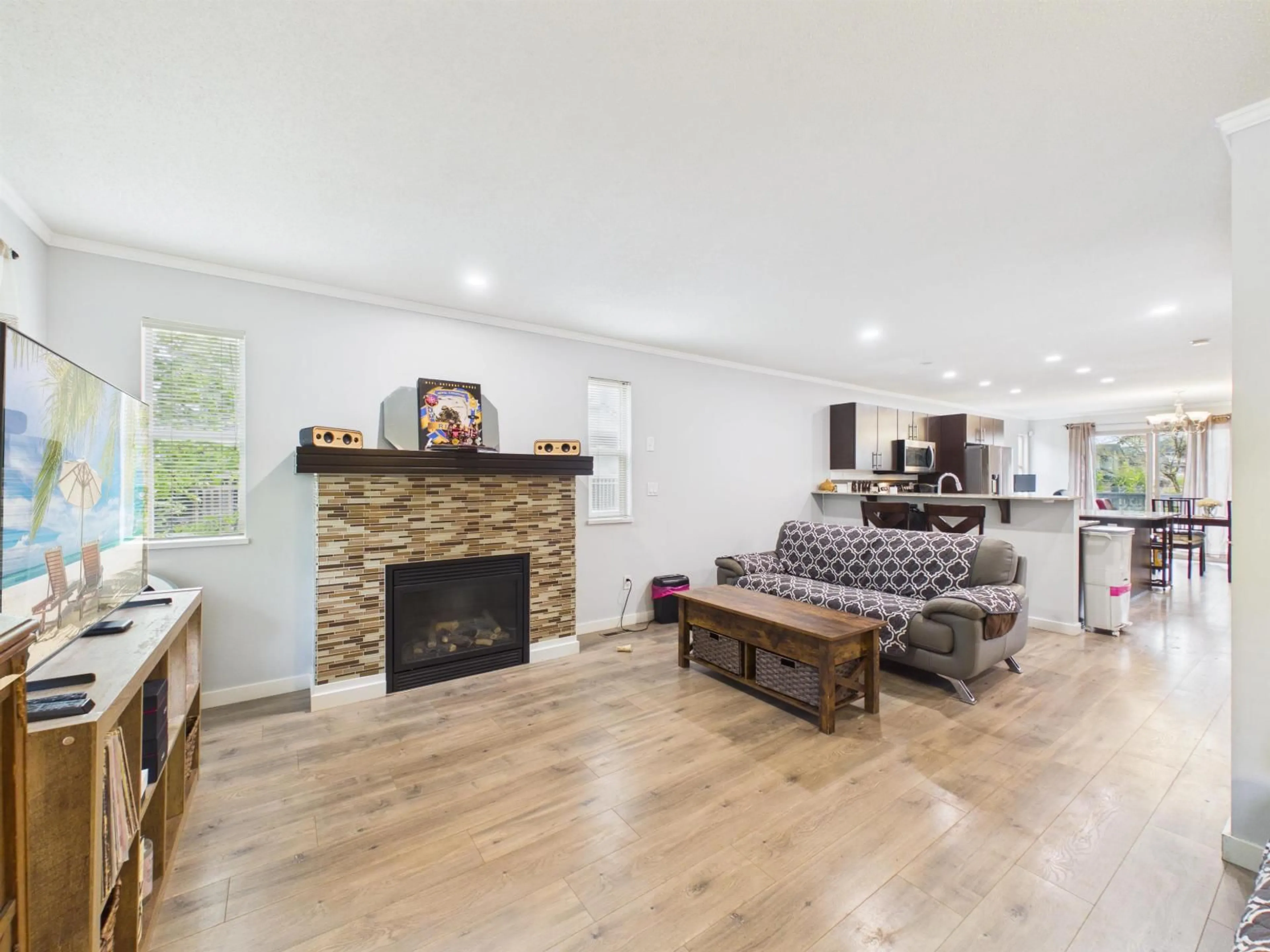Living room with furniture, wood/laminate floor for 13 - 19250 65TH AVENUE, Surrey British Columbia V4N5R7